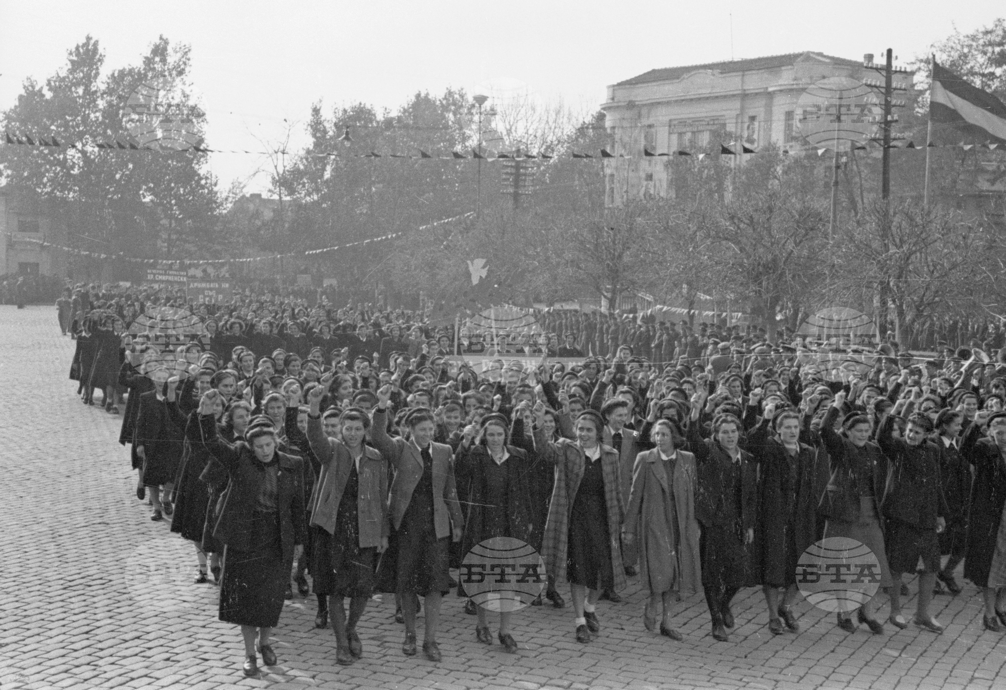 Тържества и празнична манифестация за Великата октомврийска революция 1951 год