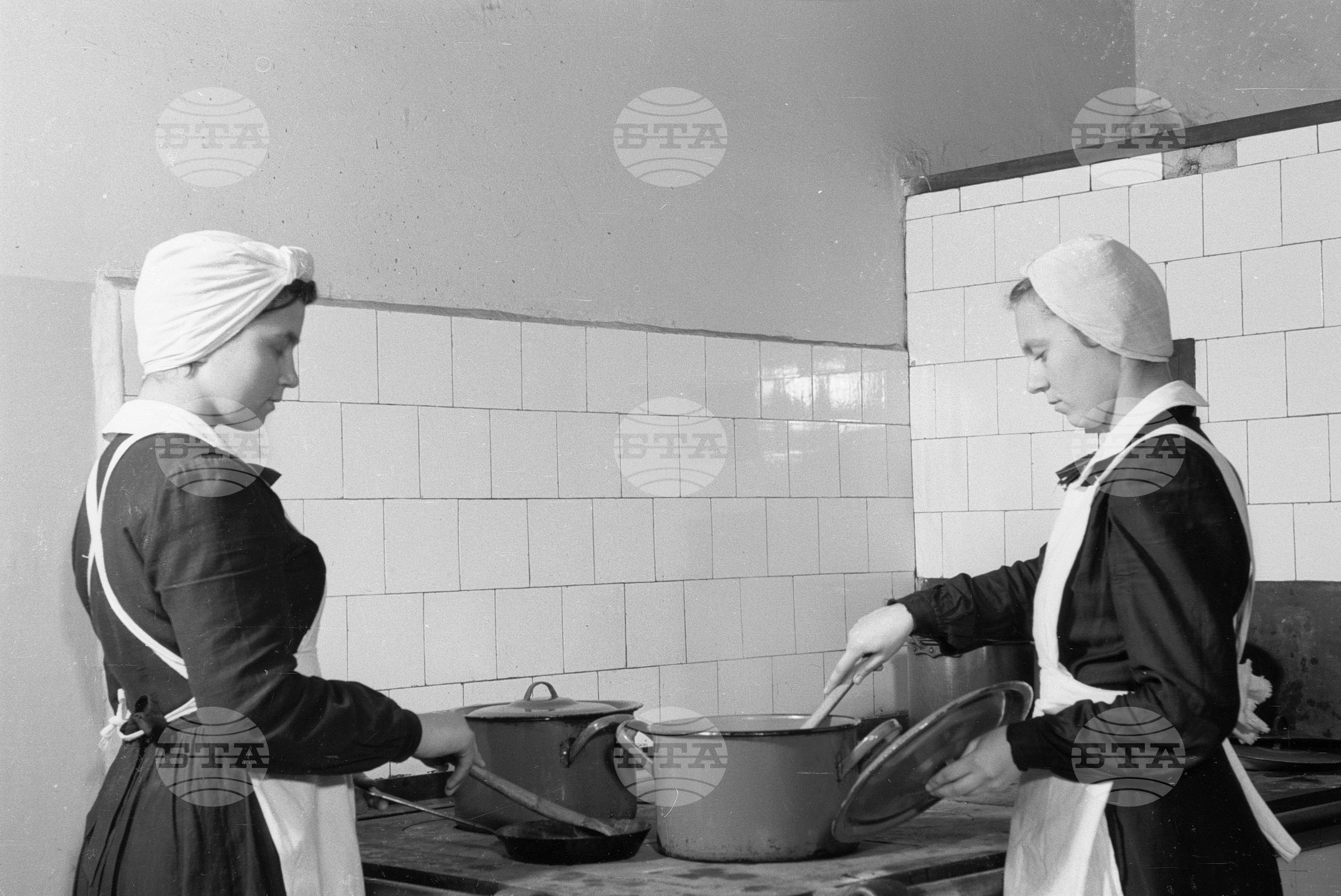 Техникум по обществено хранене в София - 1953 година