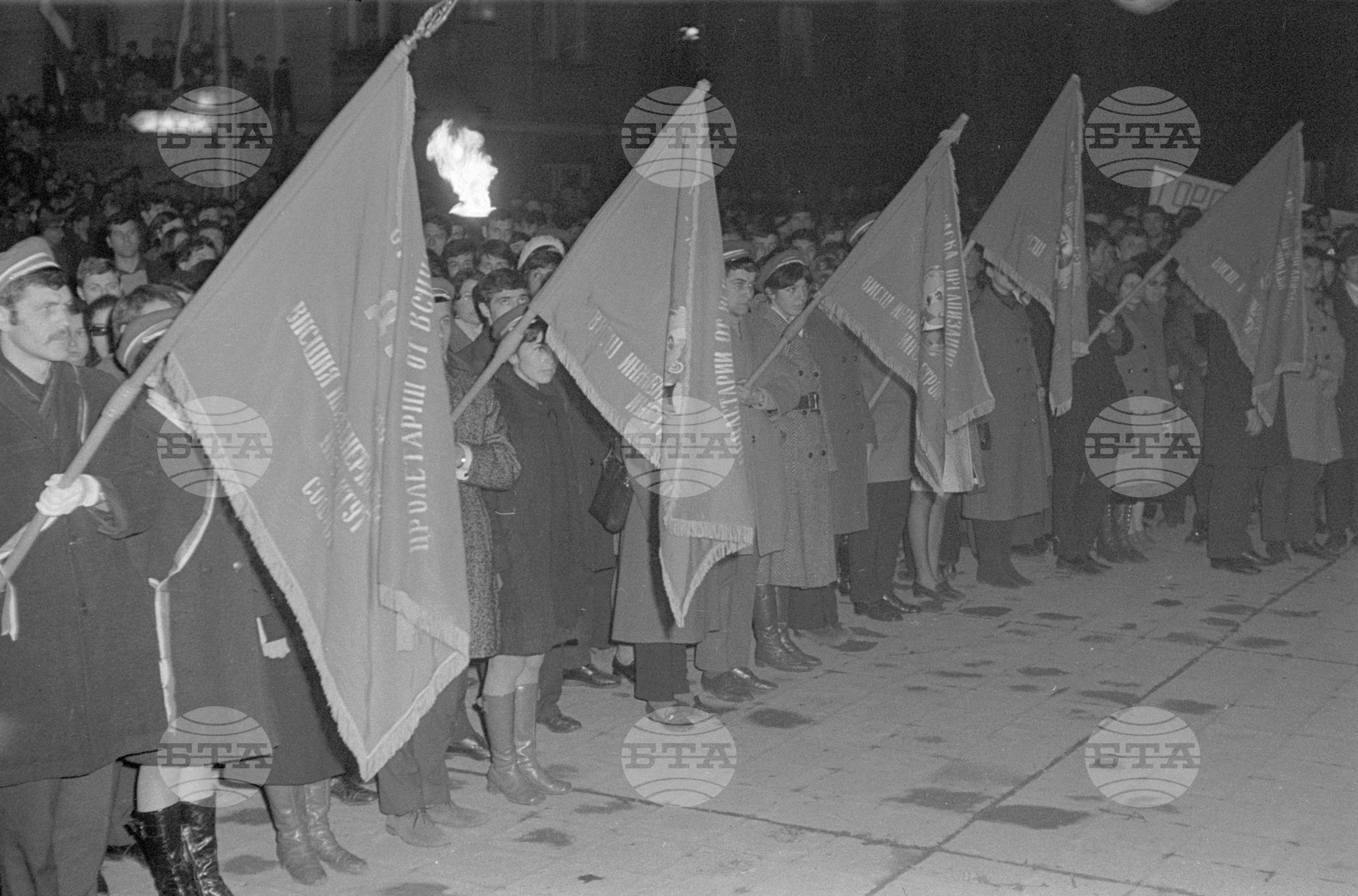 Студентски митинг пред паметника Левски