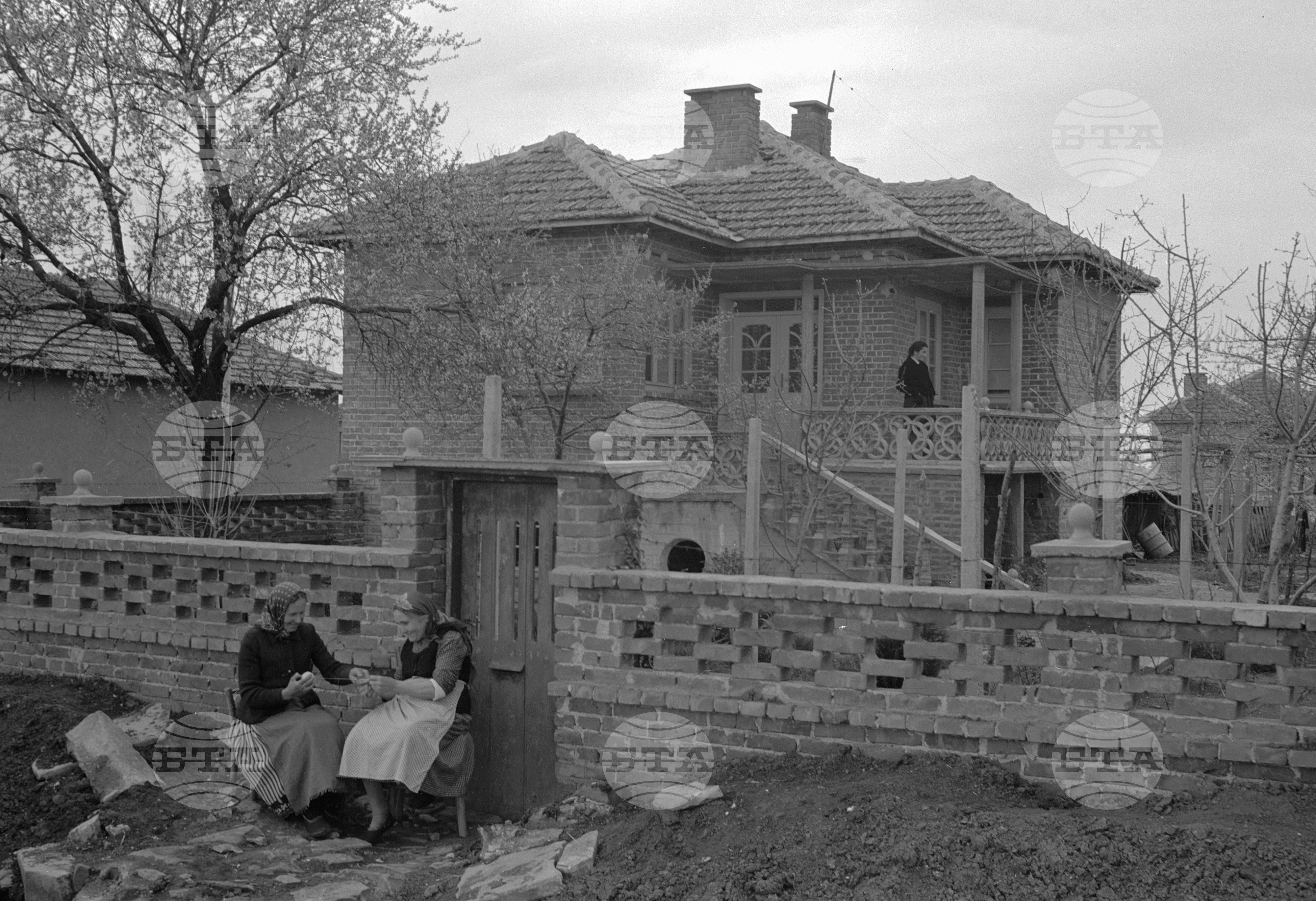 Нови къщи на кооператори в с. Зимница, Ямболски окръг