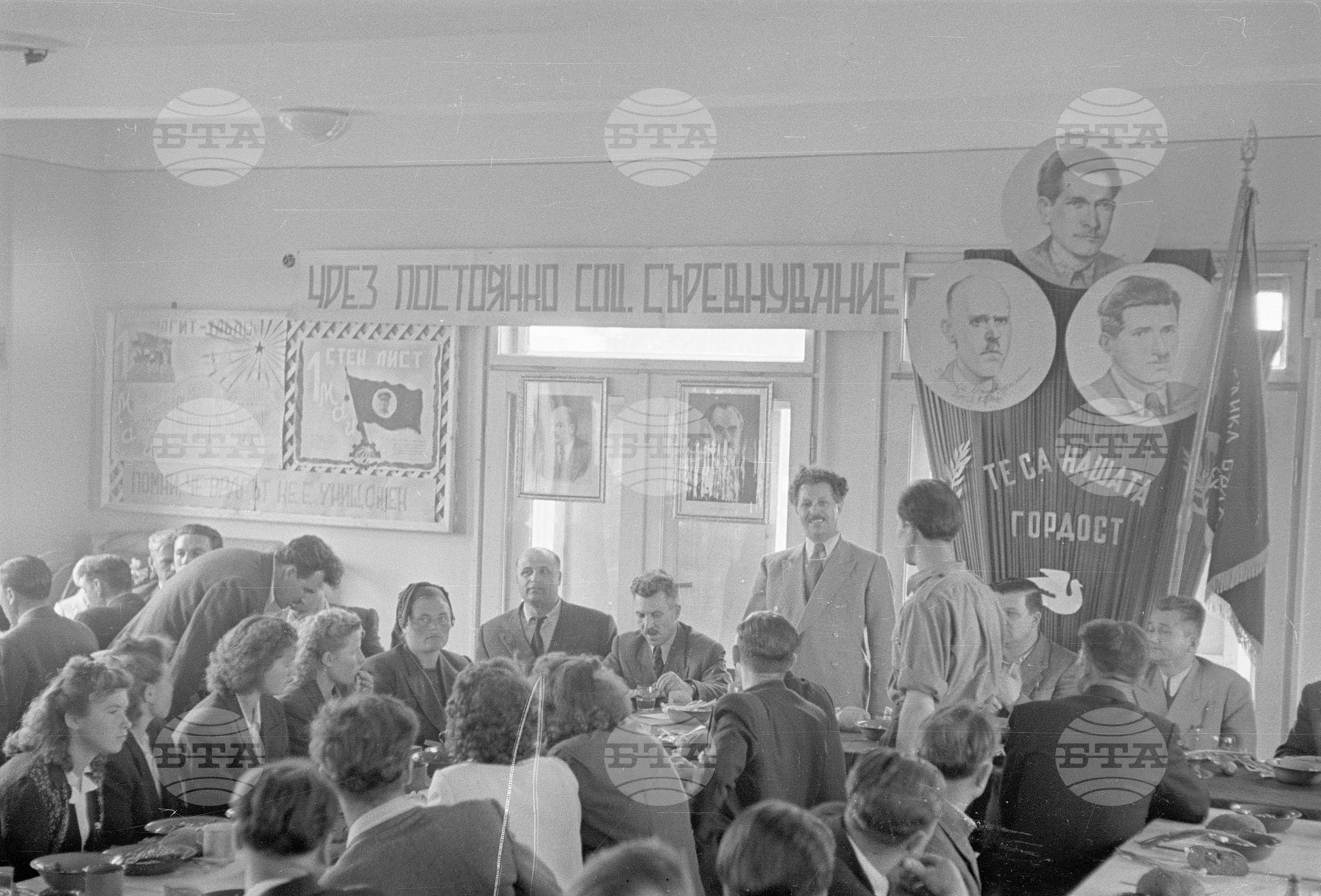 Тържествени митинги и събрания в завод "16" и завод "Димитър Благоев" по случай постановлението на Министерския съвет и ЦК на БКП за обмяна на парите, премахване на купоните и намаление на цените