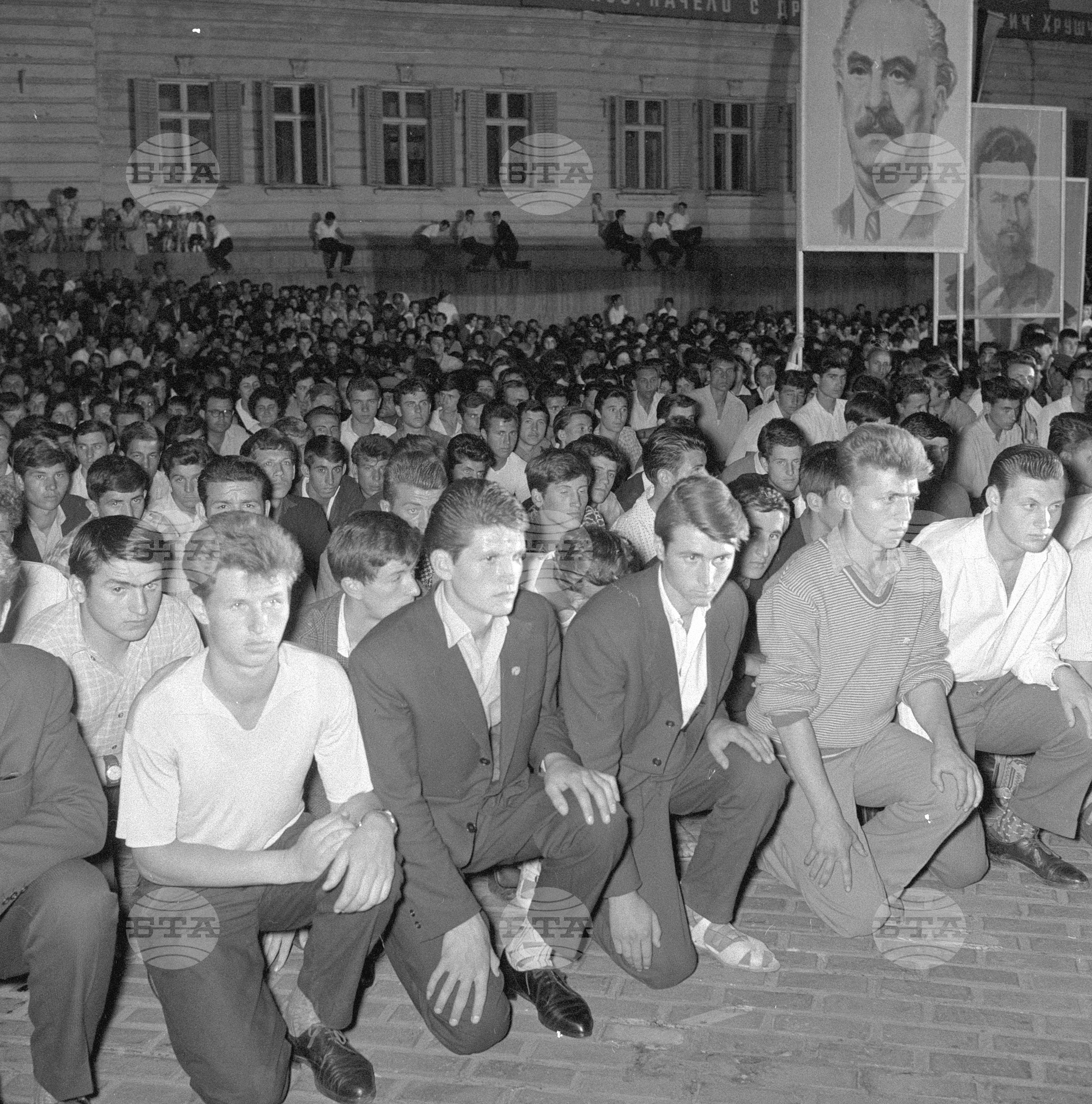 Тържествен митинг на площад "9 септември" в София по случай 2 юни