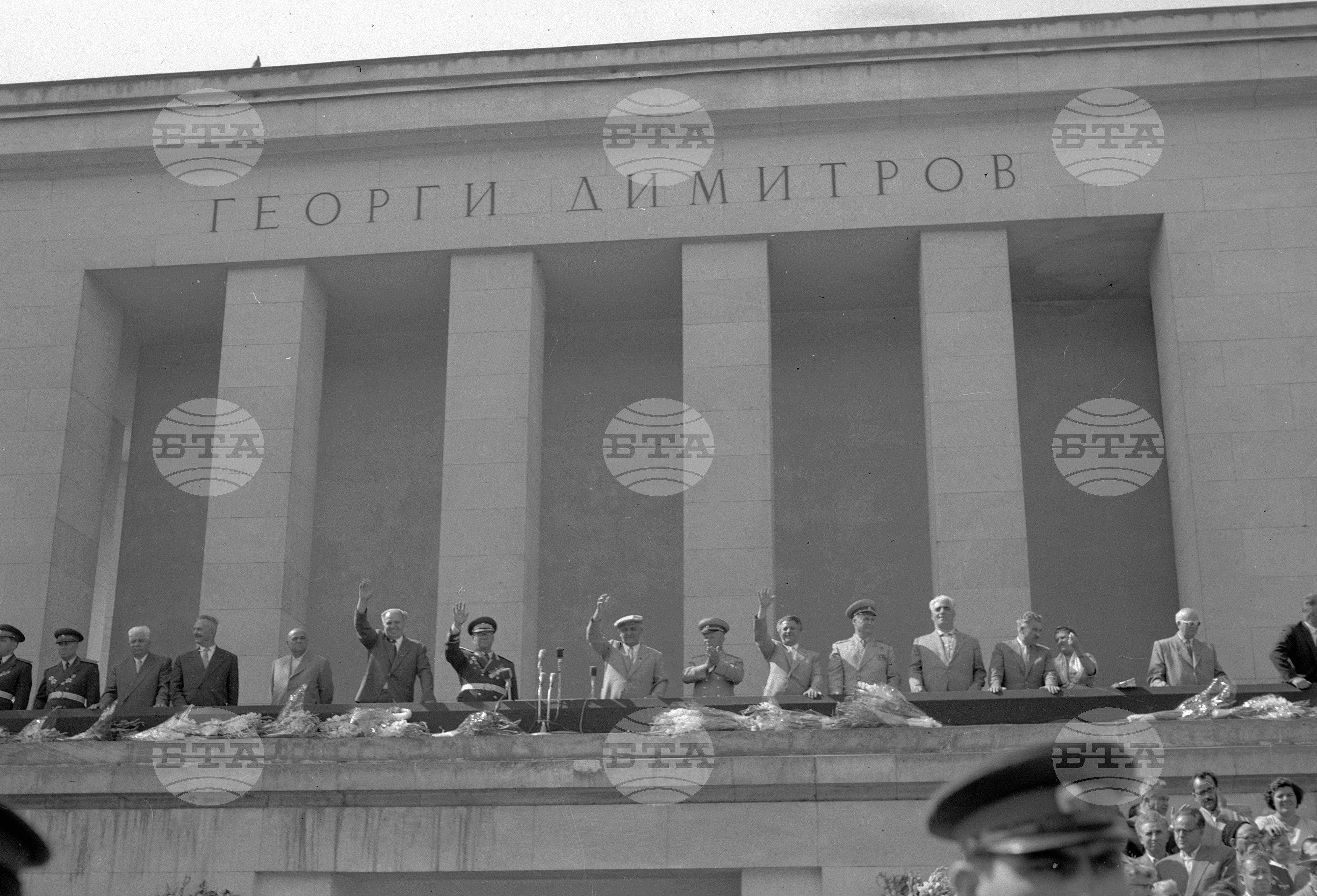 Величествена Деветосептемврийска манифестация на трудещите се в столицата