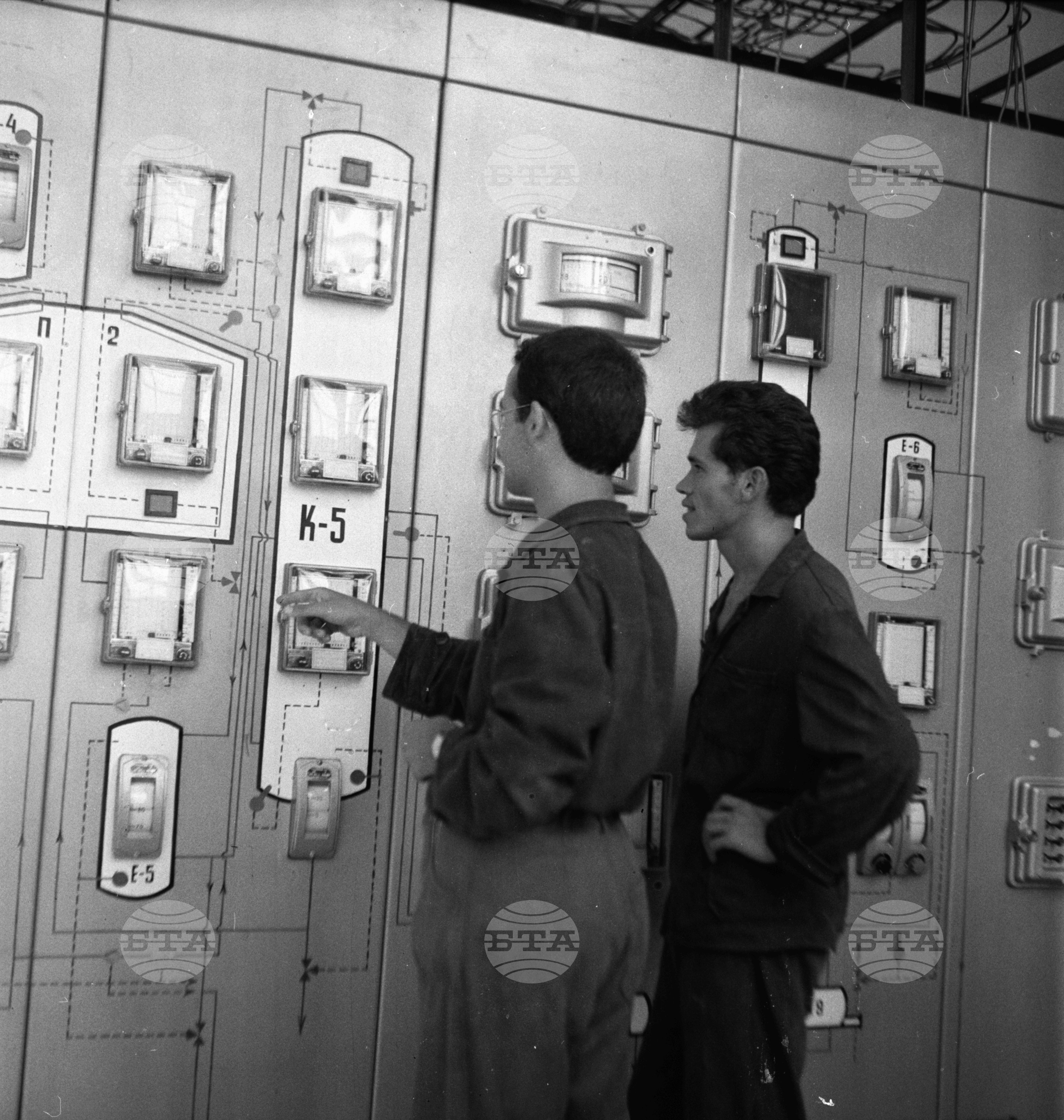Нефтопреработвателен завод 1963 година
