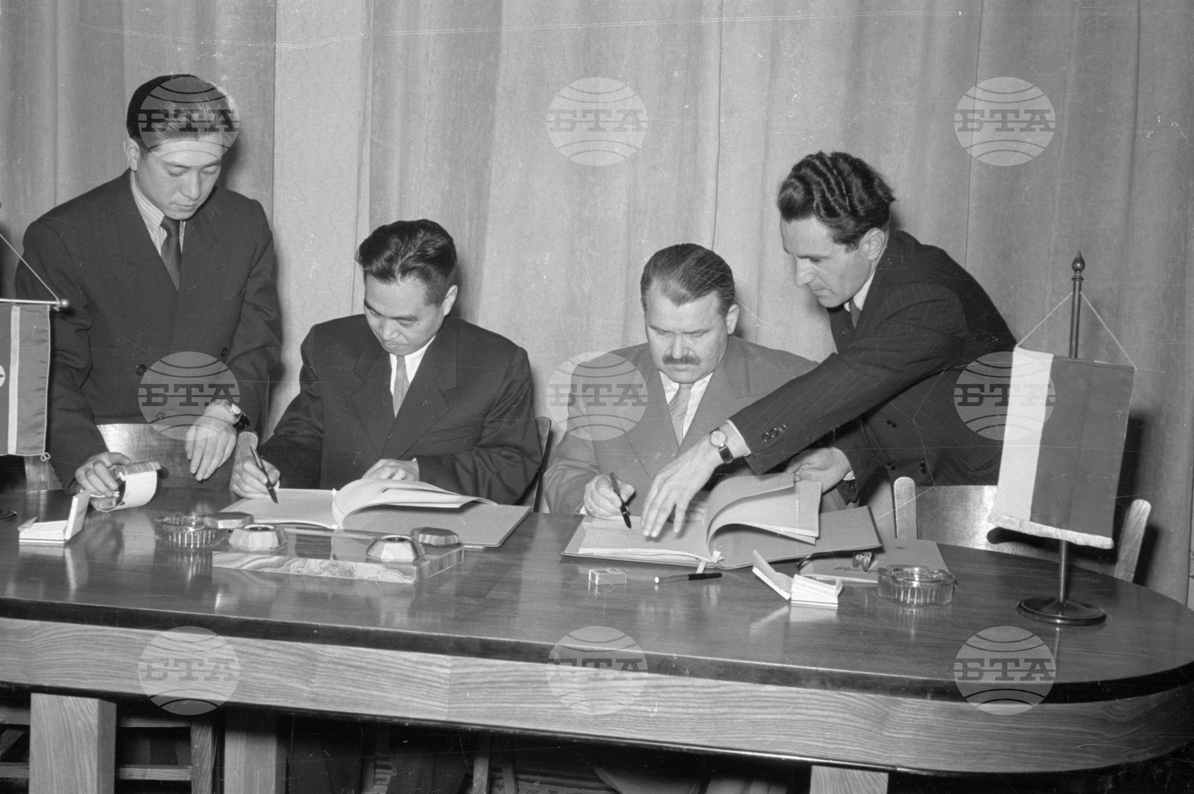 Подписване на спогодбата за стокообмен и плащания през 1957 година между Народна република България и Корейската народнодемократична република