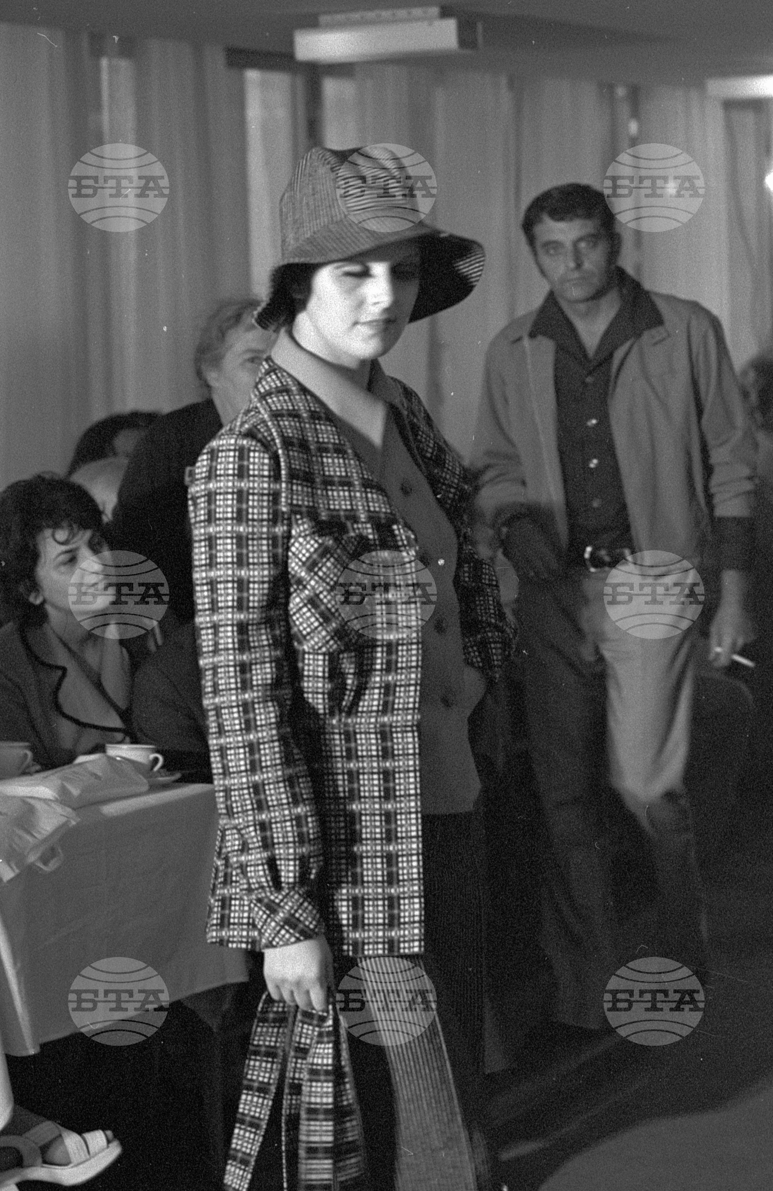 Модели на Центъра за нови стоки и мода (ЦНСМ) сезон 1973-1974 година