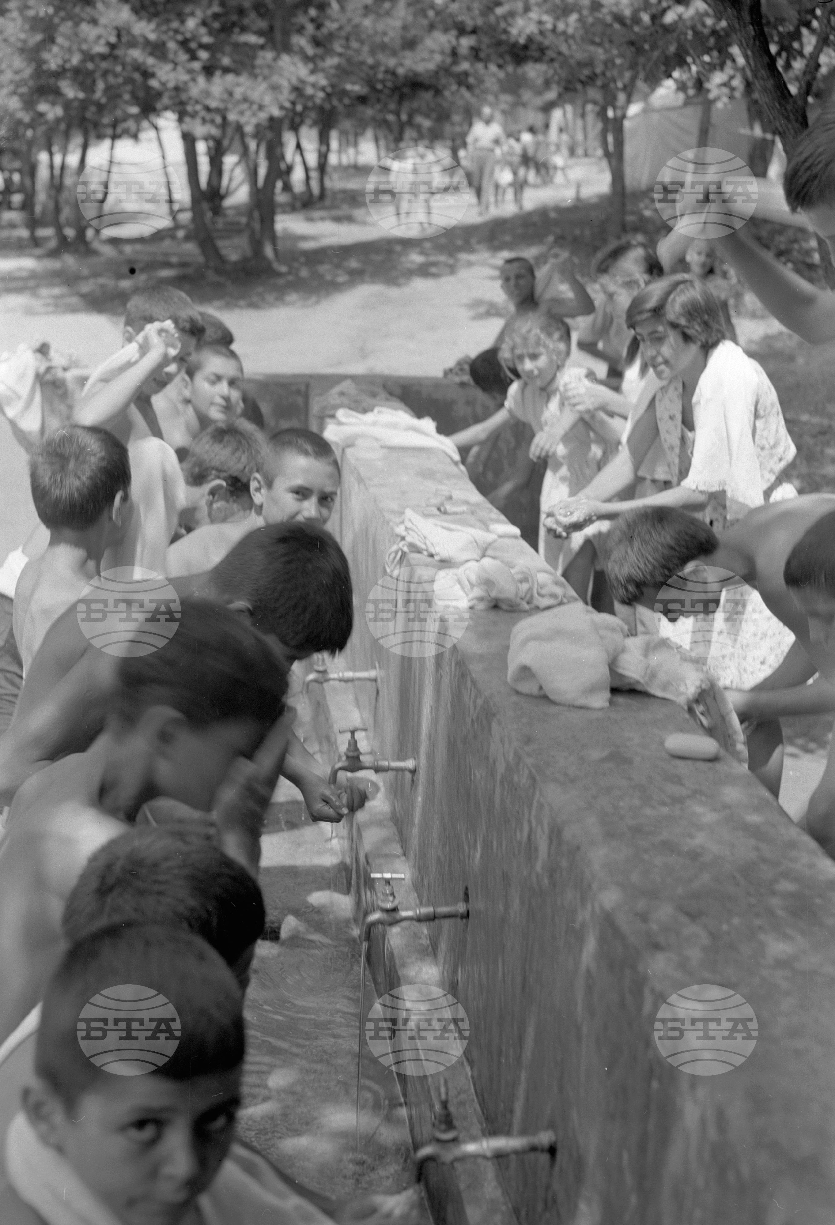 Пионерски лагер на Профсъюза на работниците от леката и хранителната промишленост при Старозагорските минерални бани част 2