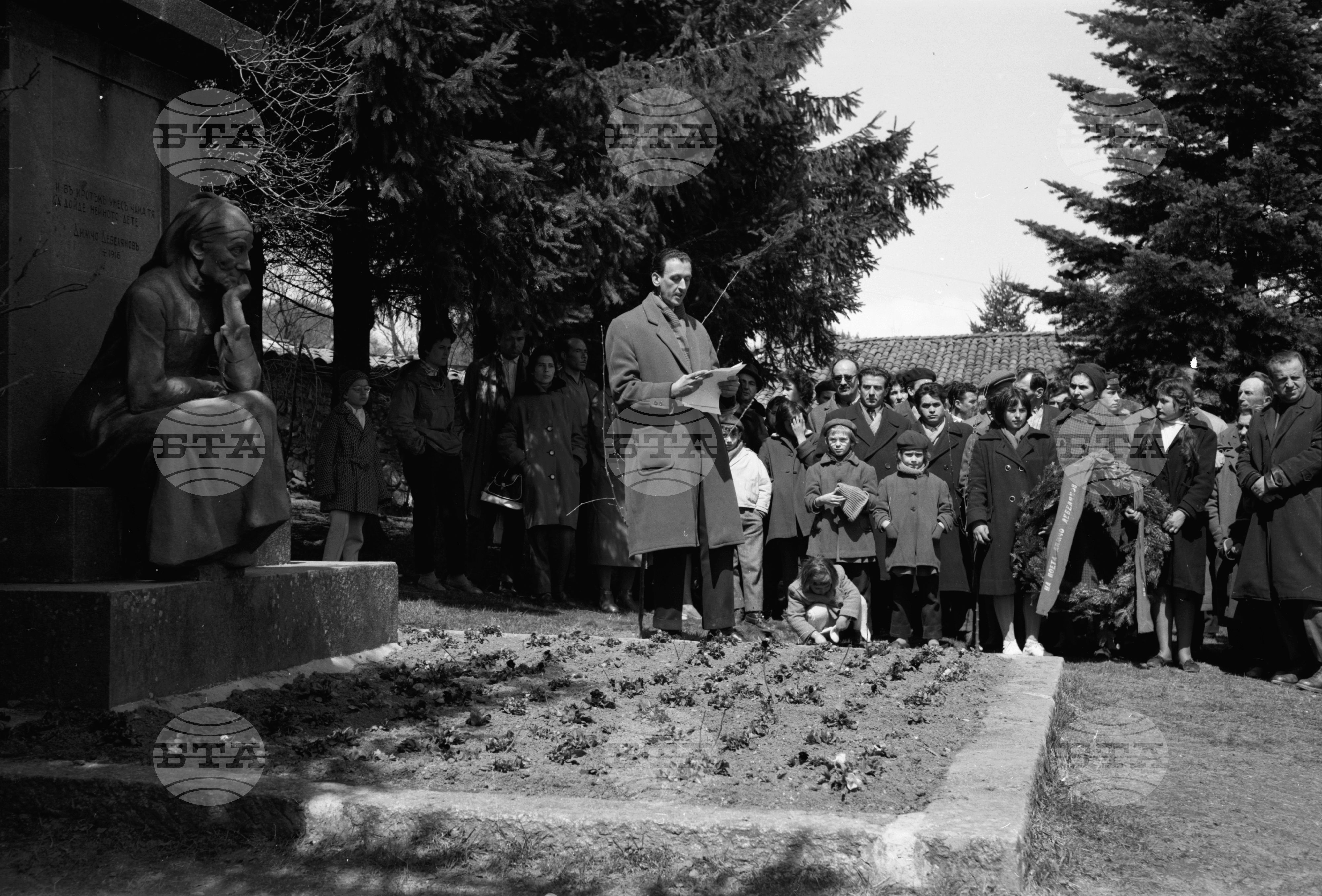 Честване на 75-годишнината от рождението на поета Димчо Дебелянов в Копривщица част 2