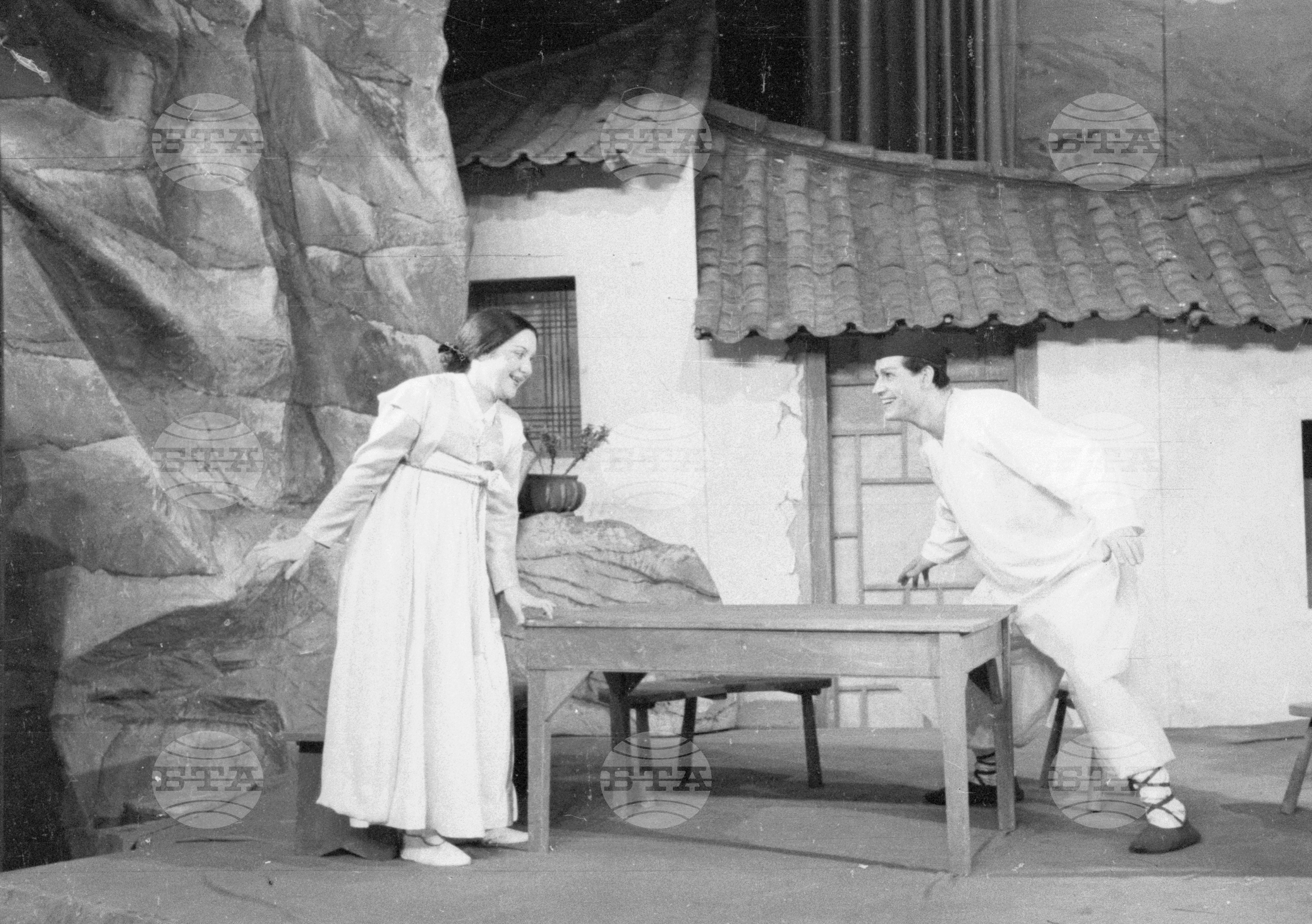 Театрално представление "Хора с добра воля", 1951
