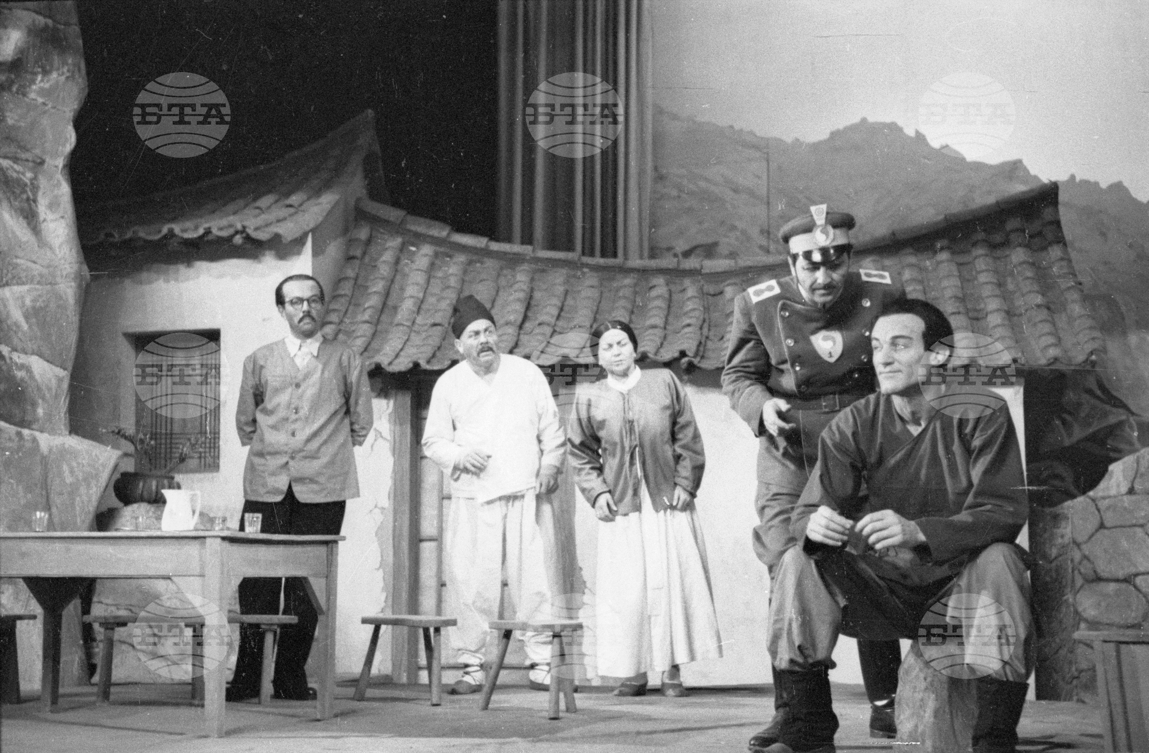 Театрално представление "Хора с добра воля", 1951