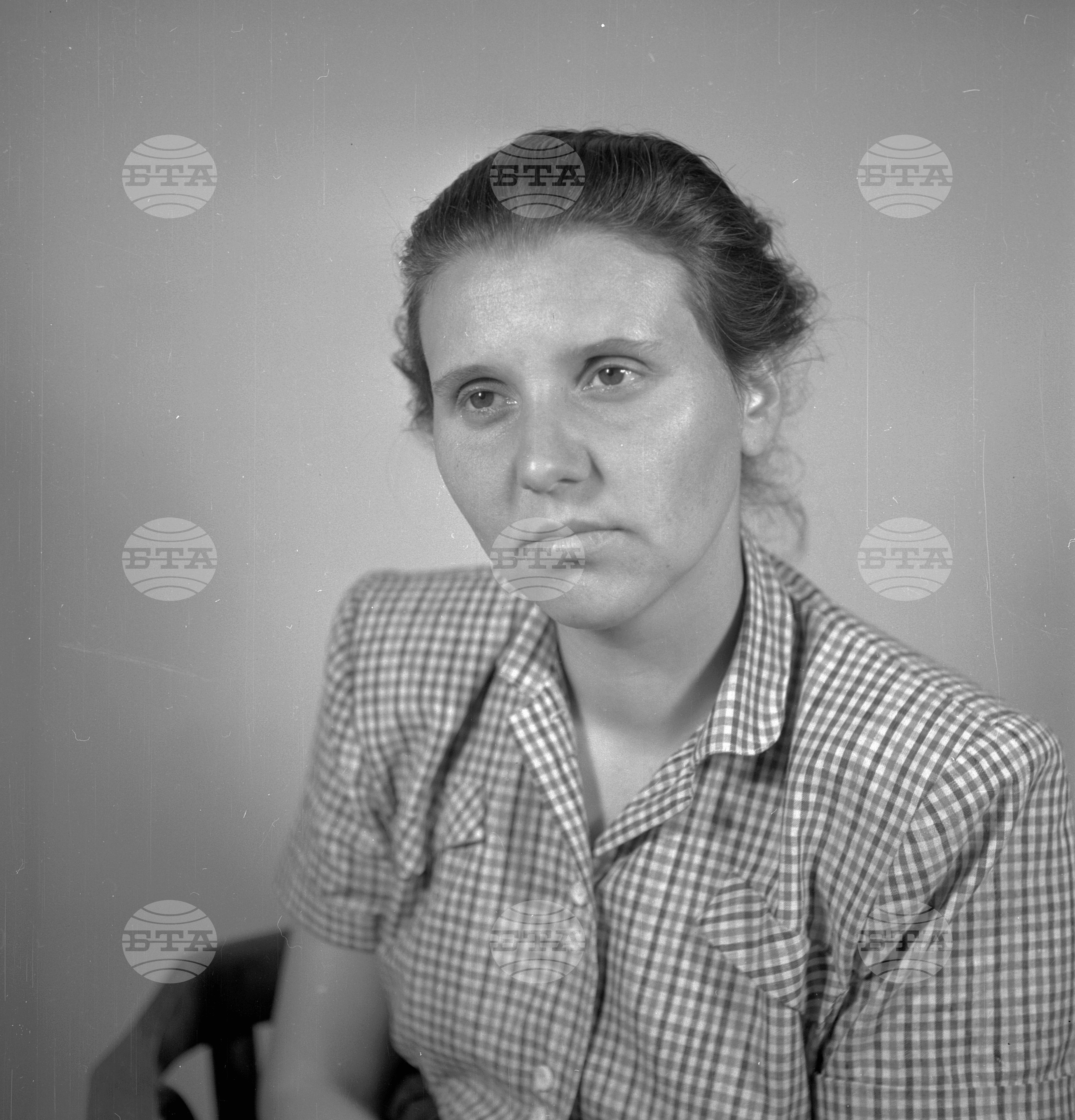 Портрет на жена, 1952