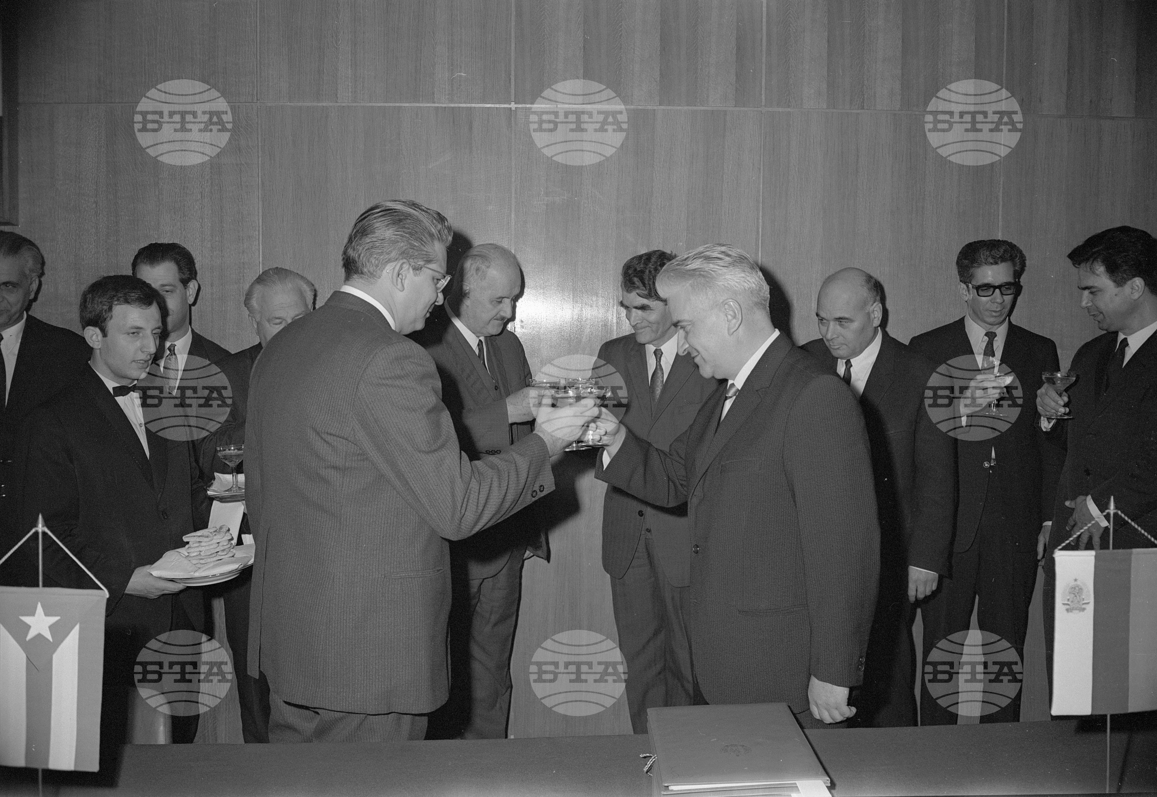 Подписване на дългосрочни външно-търговски спогодби между България и Куба
