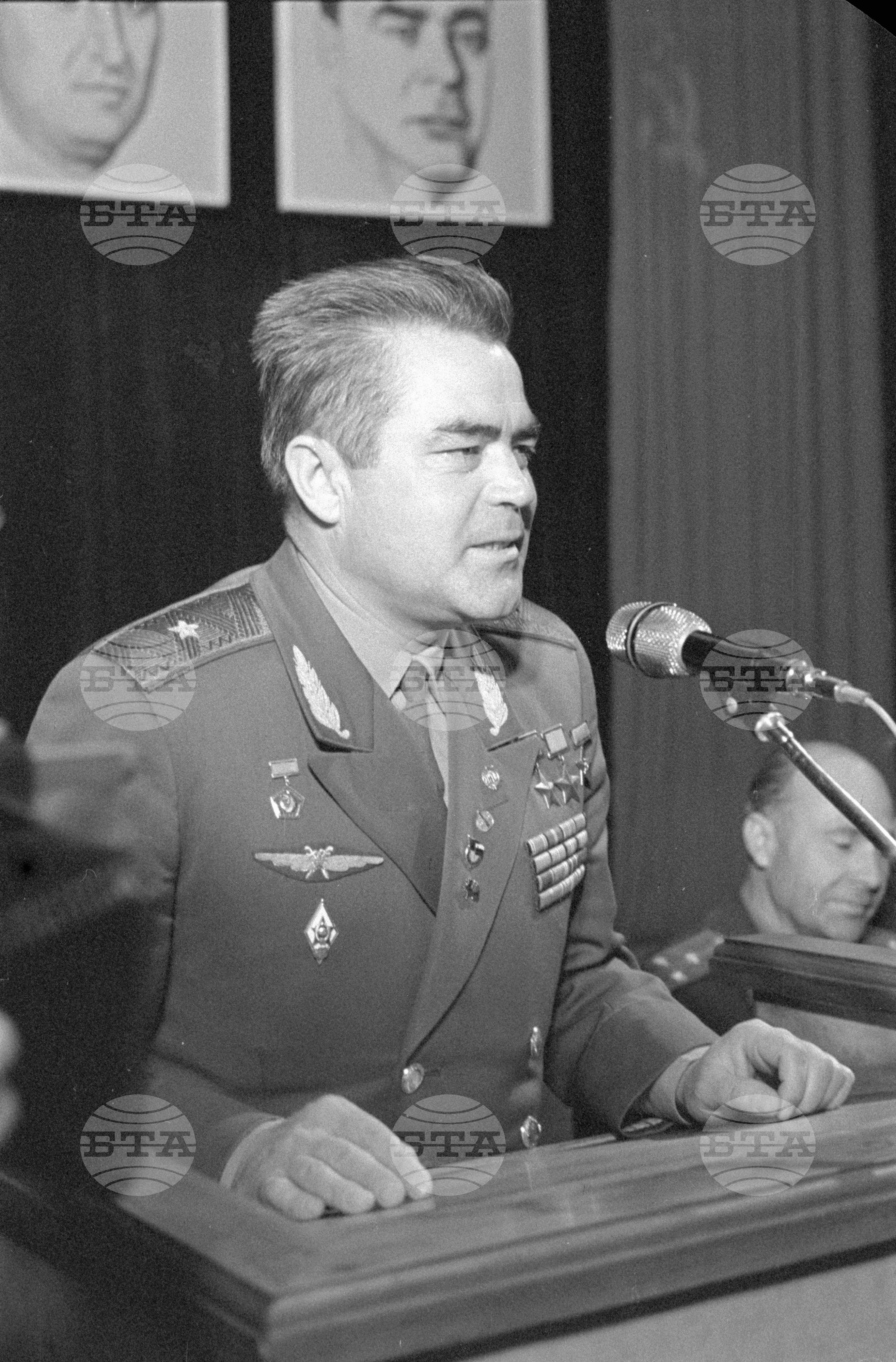 Съпрузите-космонавти от СССР Валентина Терешкова и съпругът ѝ - генерал-майор Адриян Николаев, гостуват в България