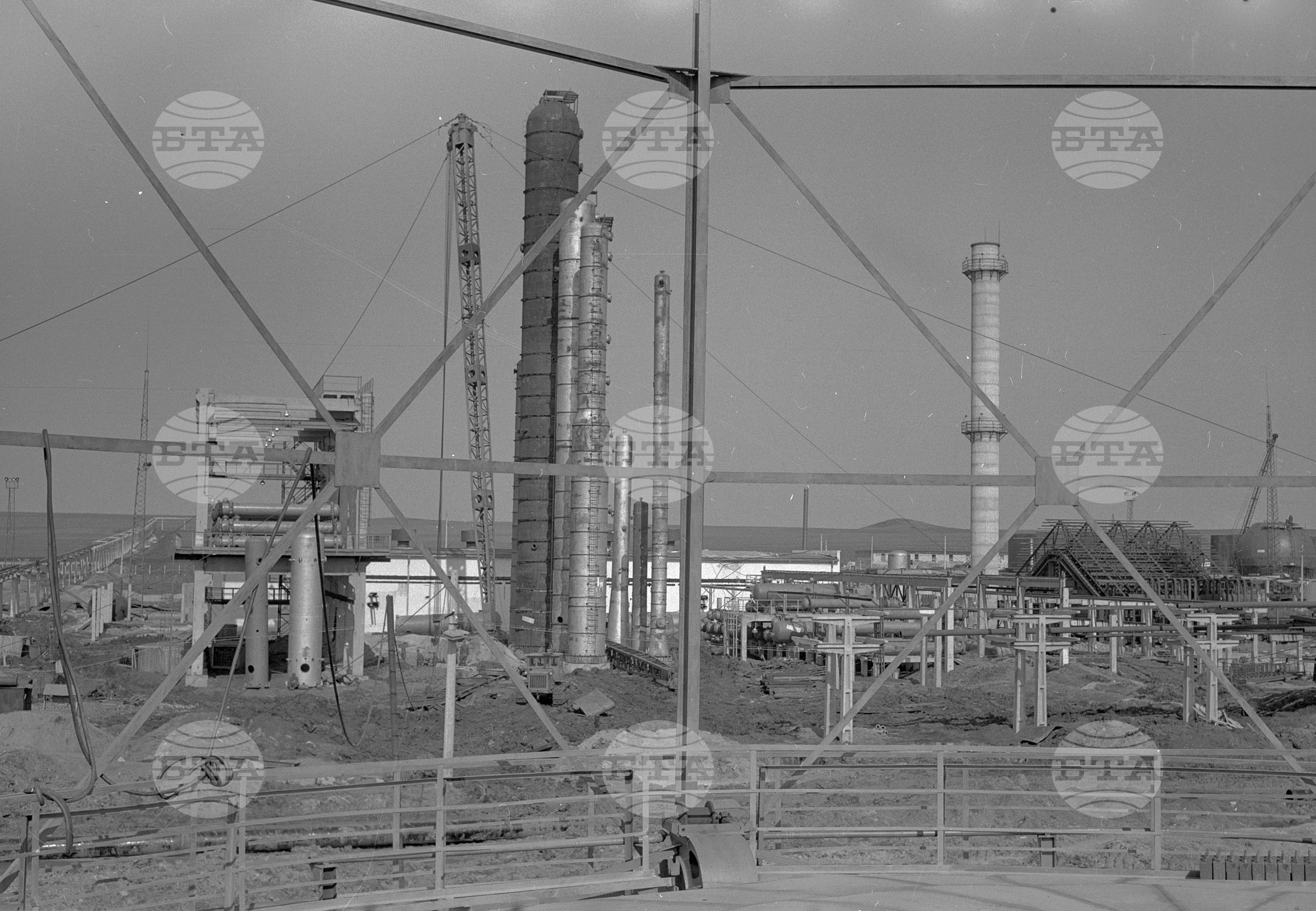 На строежа на нефтопреработвателния завод край Бургас
