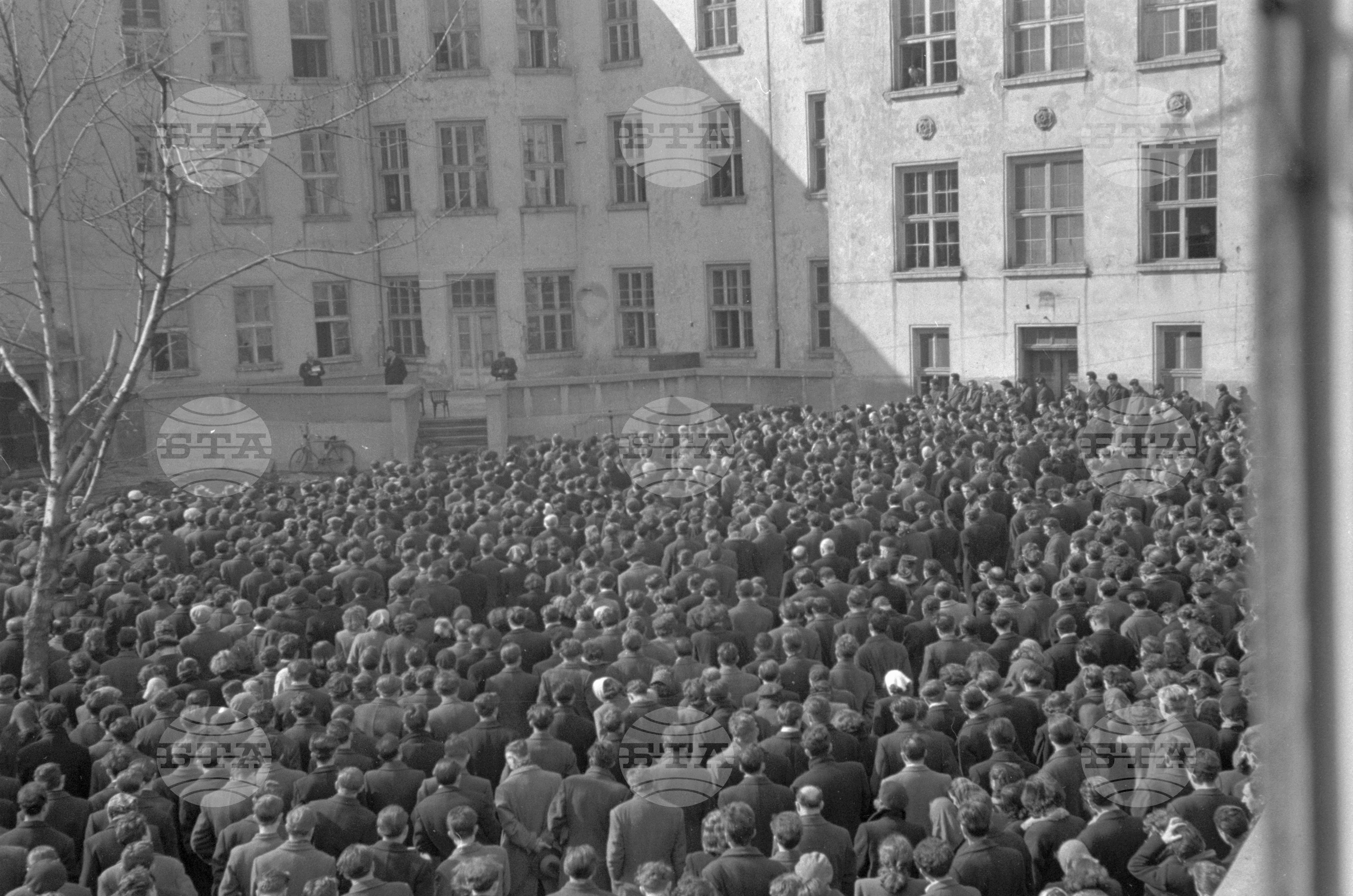 Траурен митинг по случай смъртта на Йосиф Висарионович Сталин