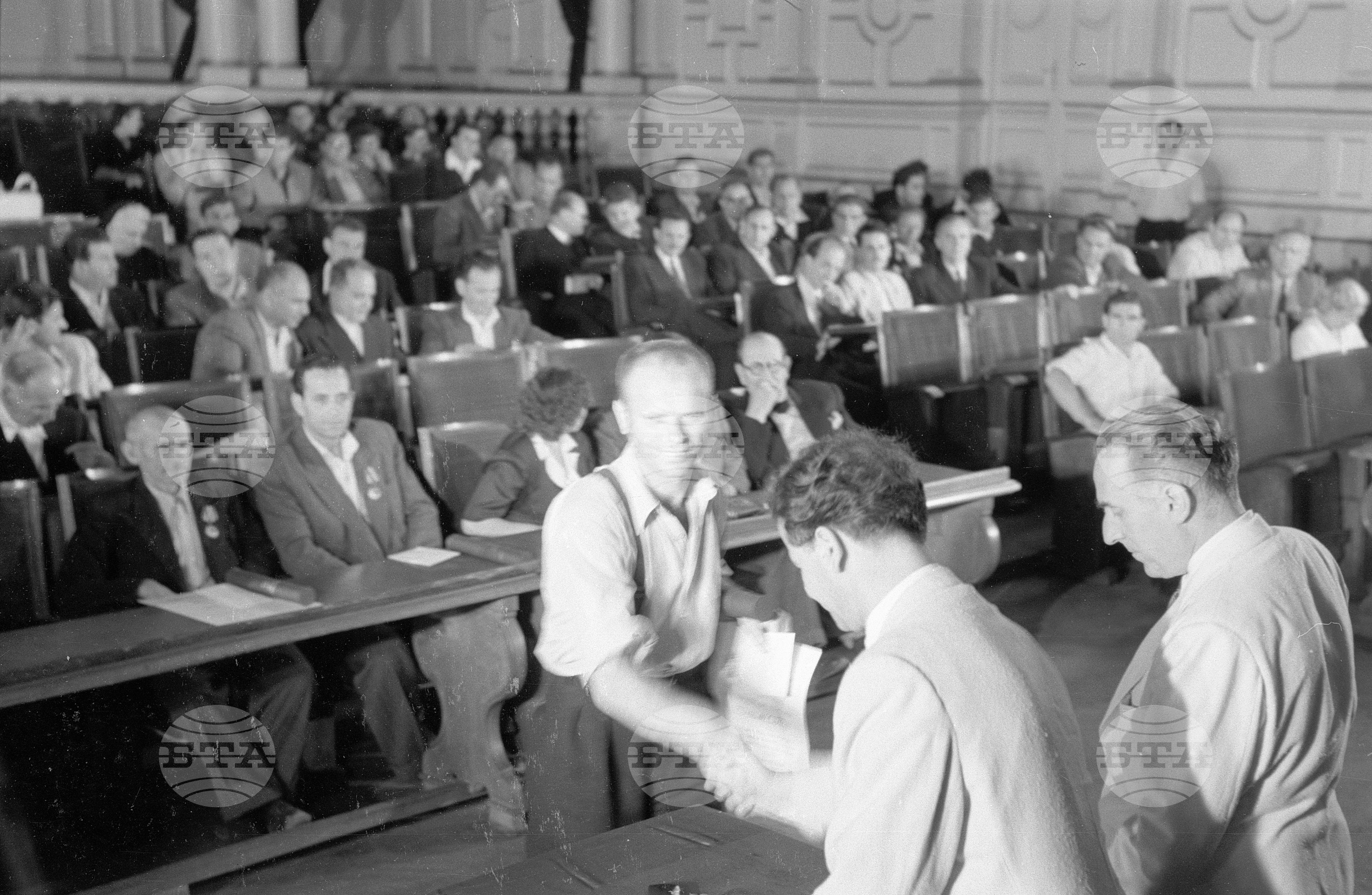 Връчване на Димитровски награди на лауреатите за 1951 година
