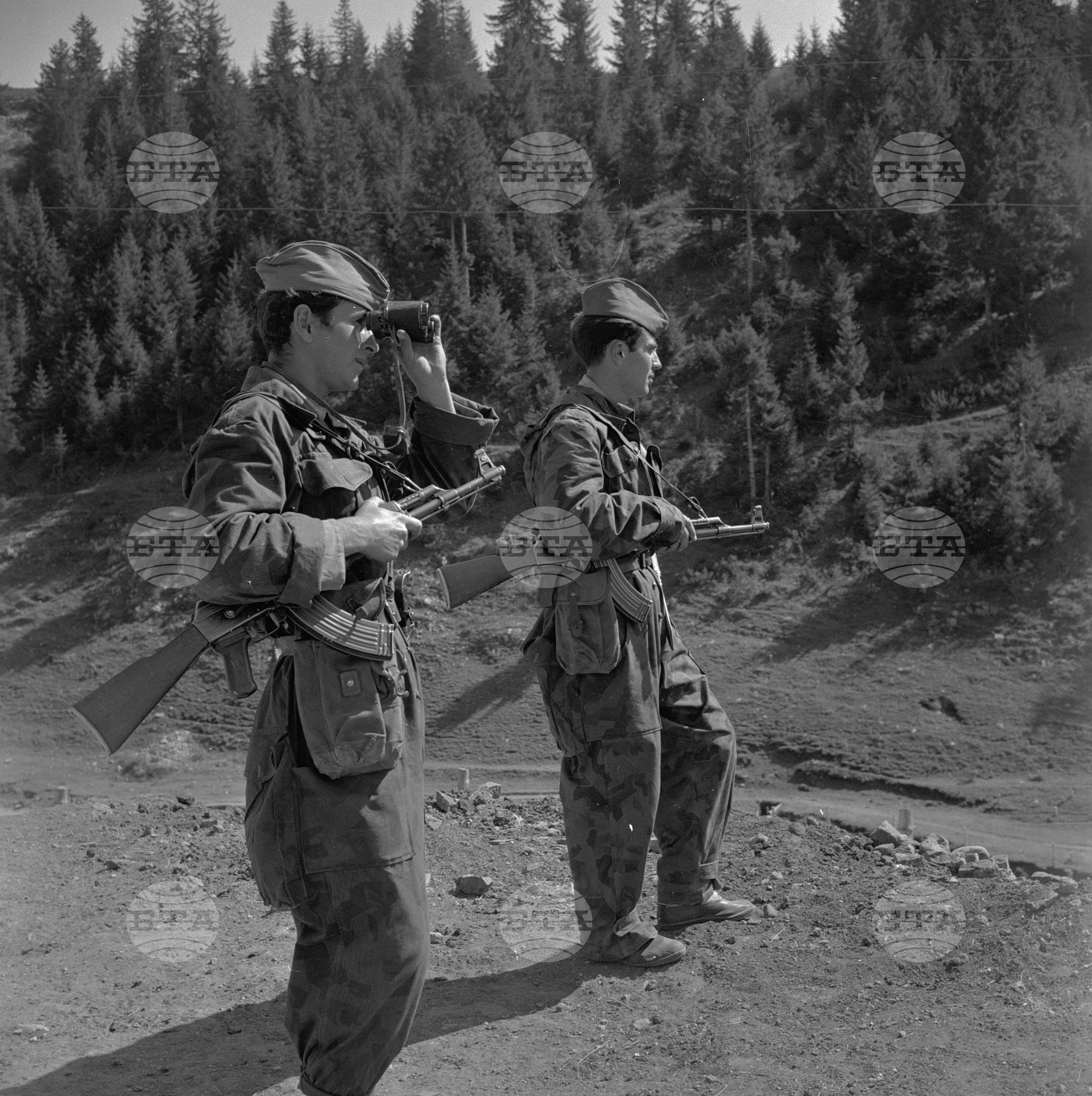 Военнослужещи в Родопите 1963 година