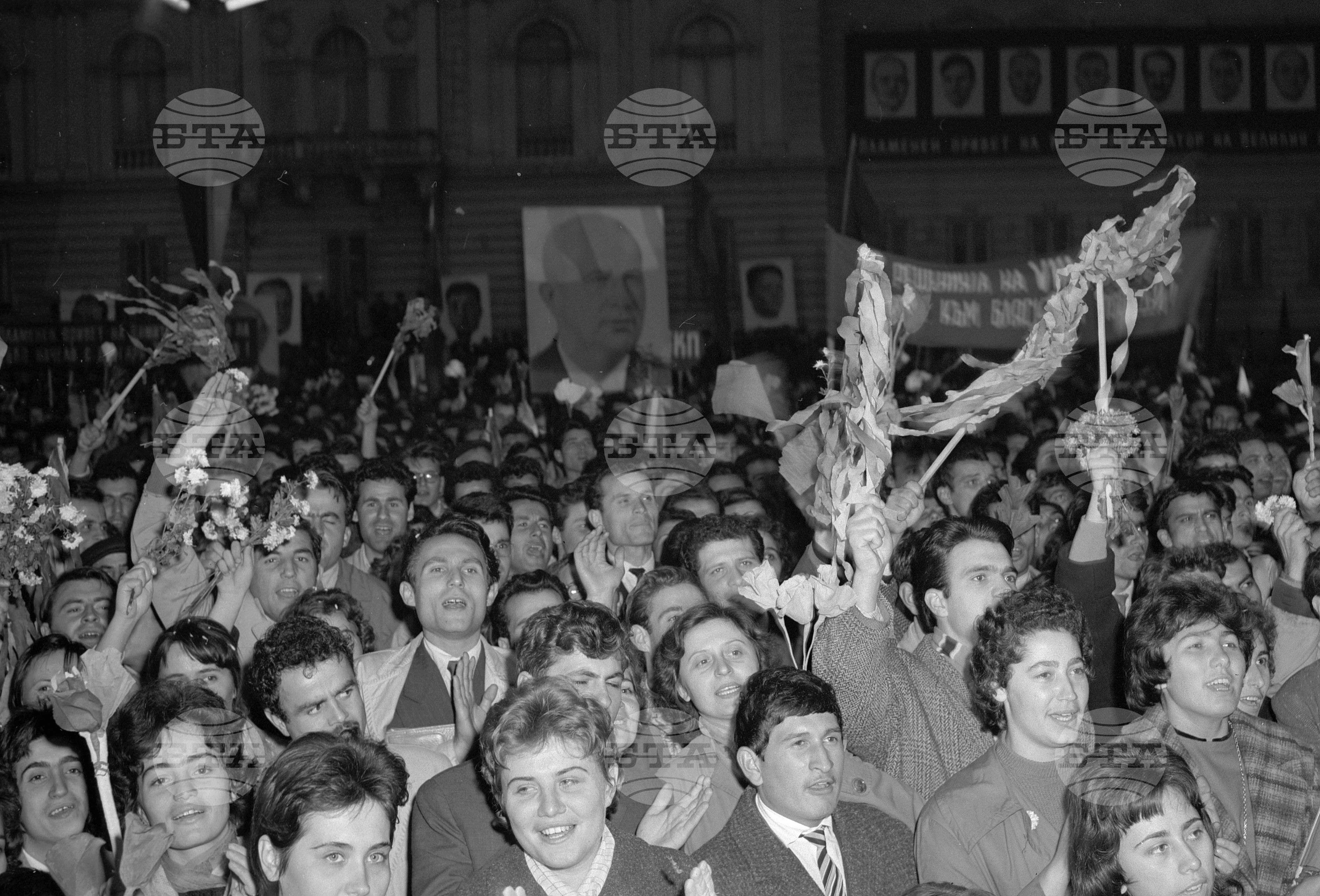 Многохиляден митинг в столицата по случай завършването на Осмия конгрес на Българската комунистическа партия част 2