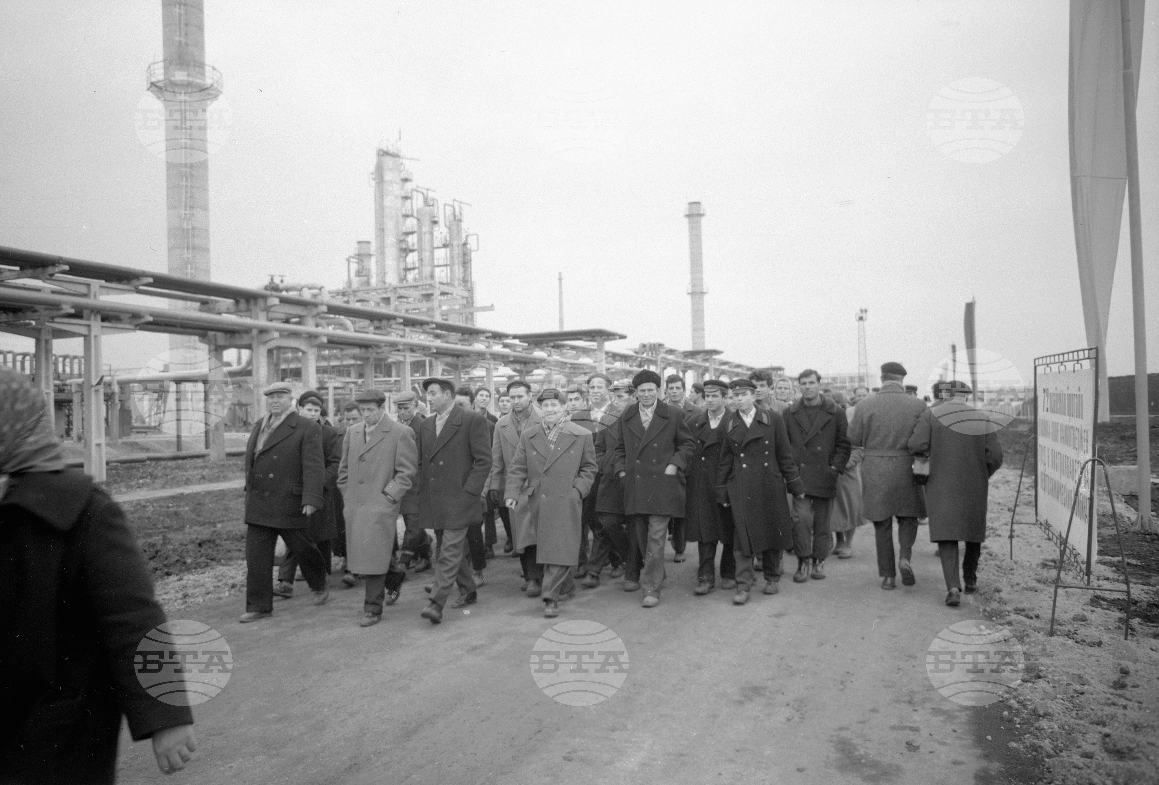 Тържествено откриване на нефтохимическия комбинат в Бургас