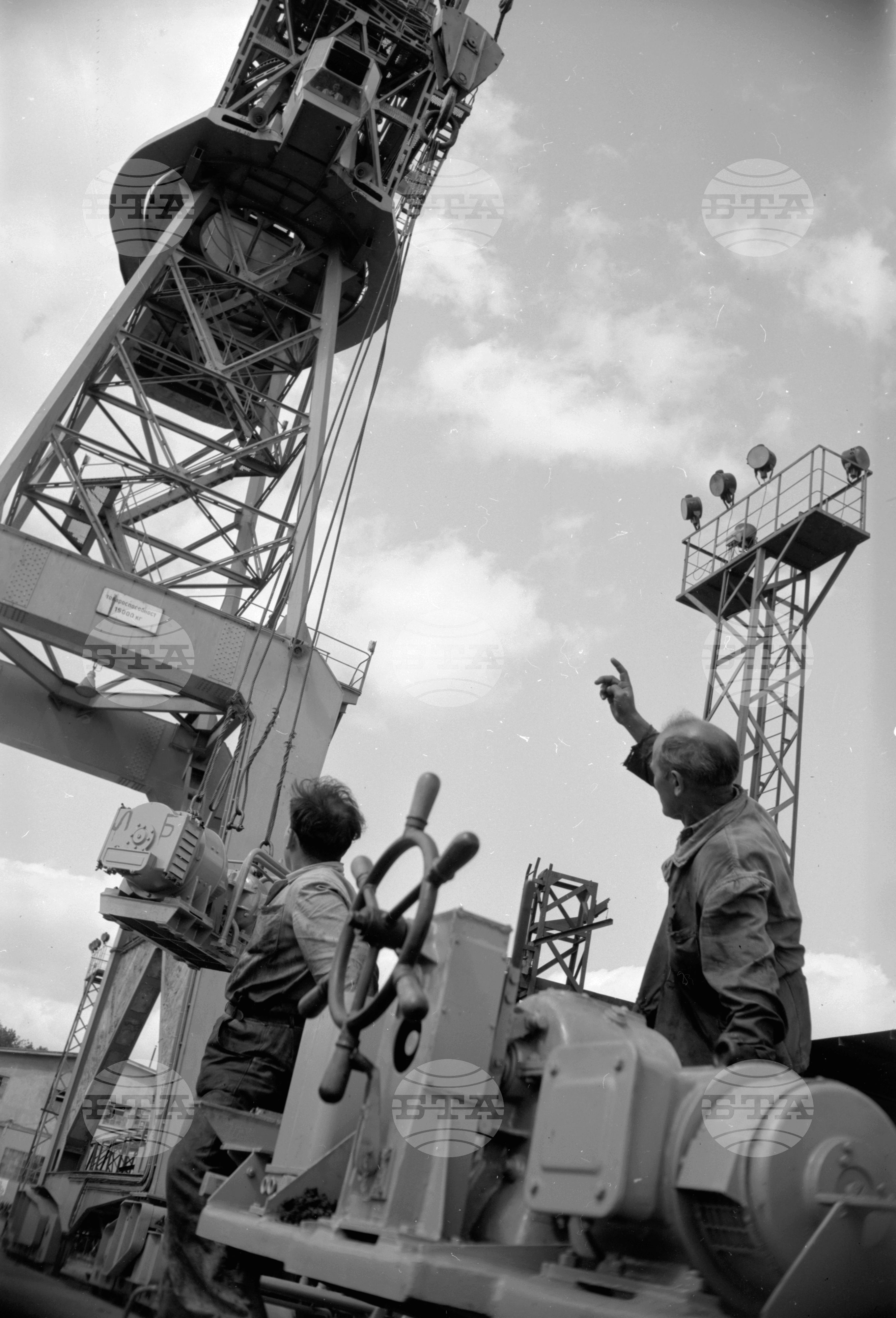 Корабостроителен и кораборемонтен завод във Варна 1962 година