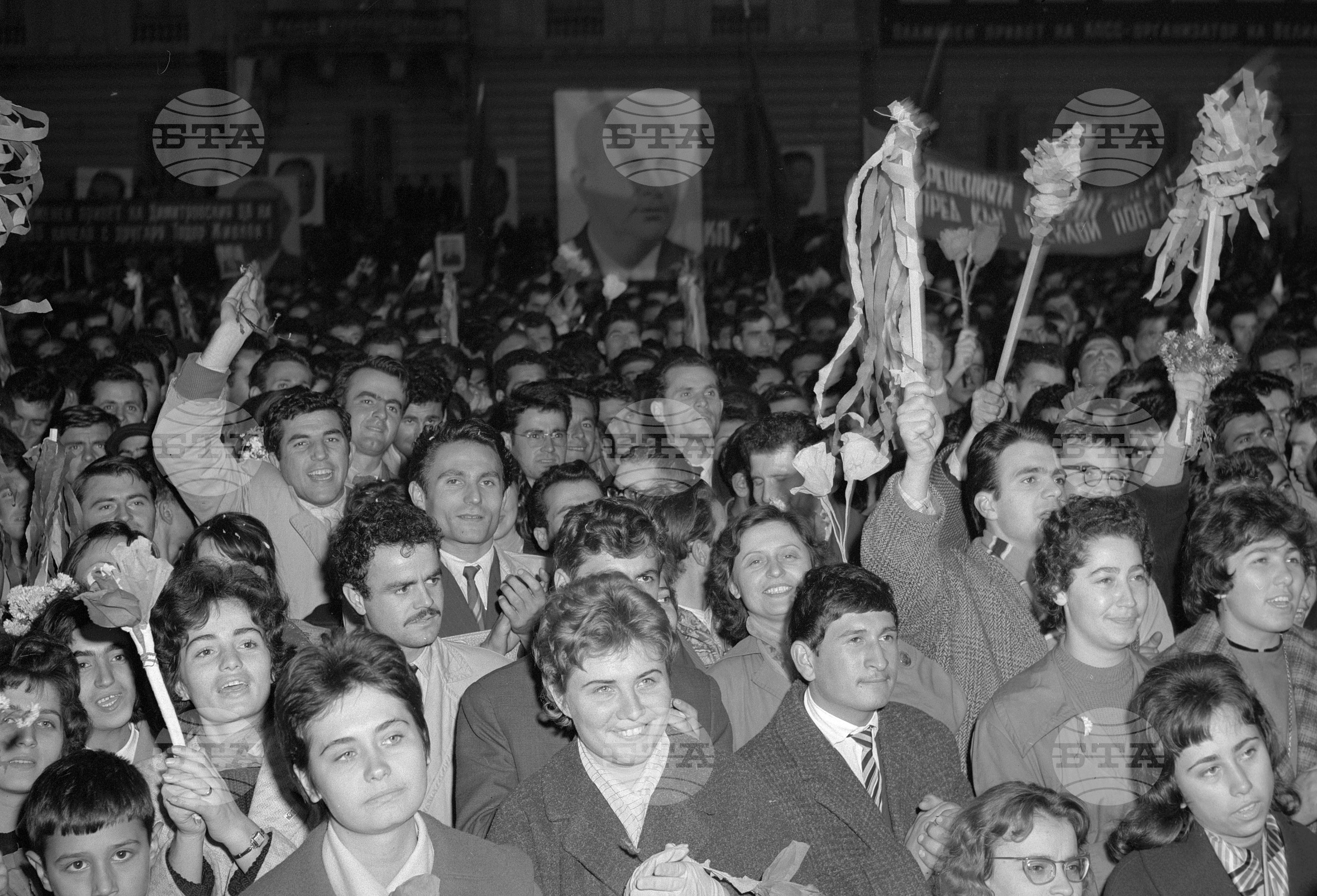 Многохиляден митинг в столицата по случай завършването на Осмия конгрес на Българската комунистическа партия част 2