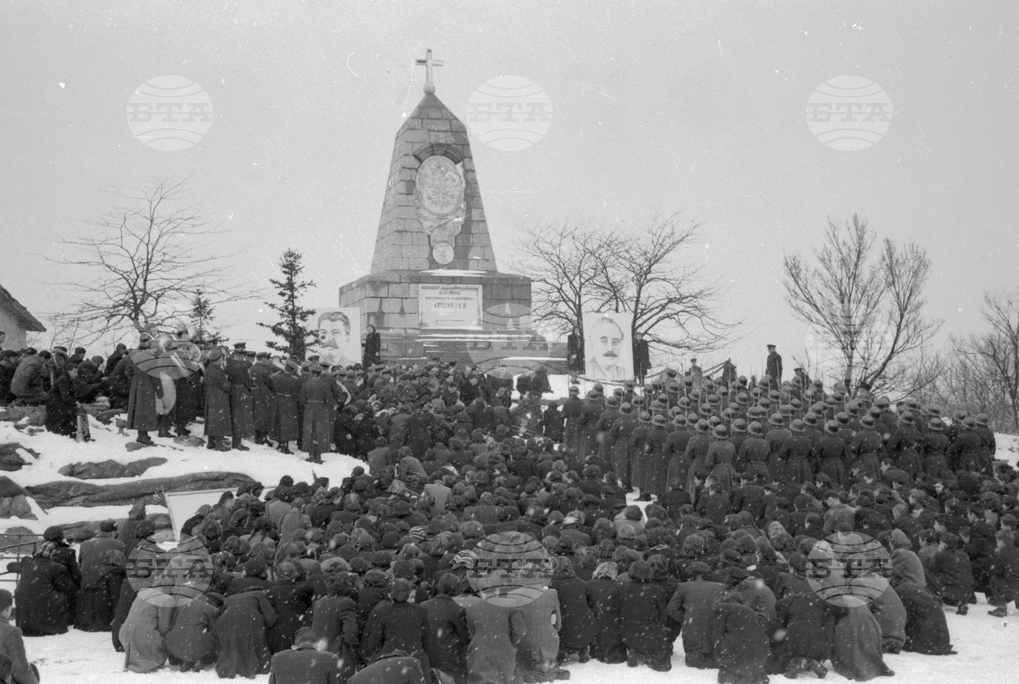 Честване на 3 - ти март пред Големият Руски паметник