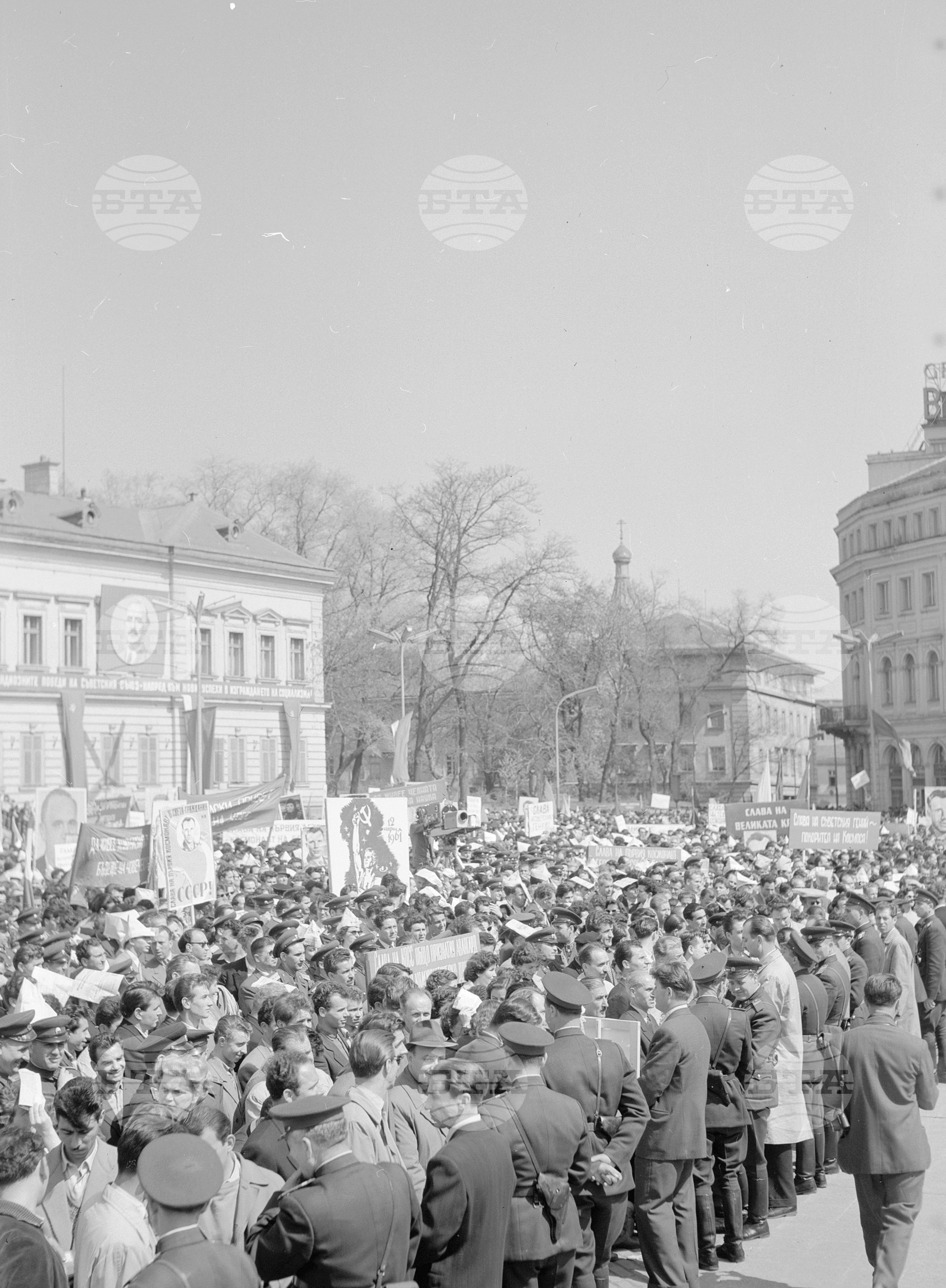 Величествен митинг в София на епохалния подвиг на Съветската наука и техника изпратили в Космоса първия космонавт Ю.А.Гагарин