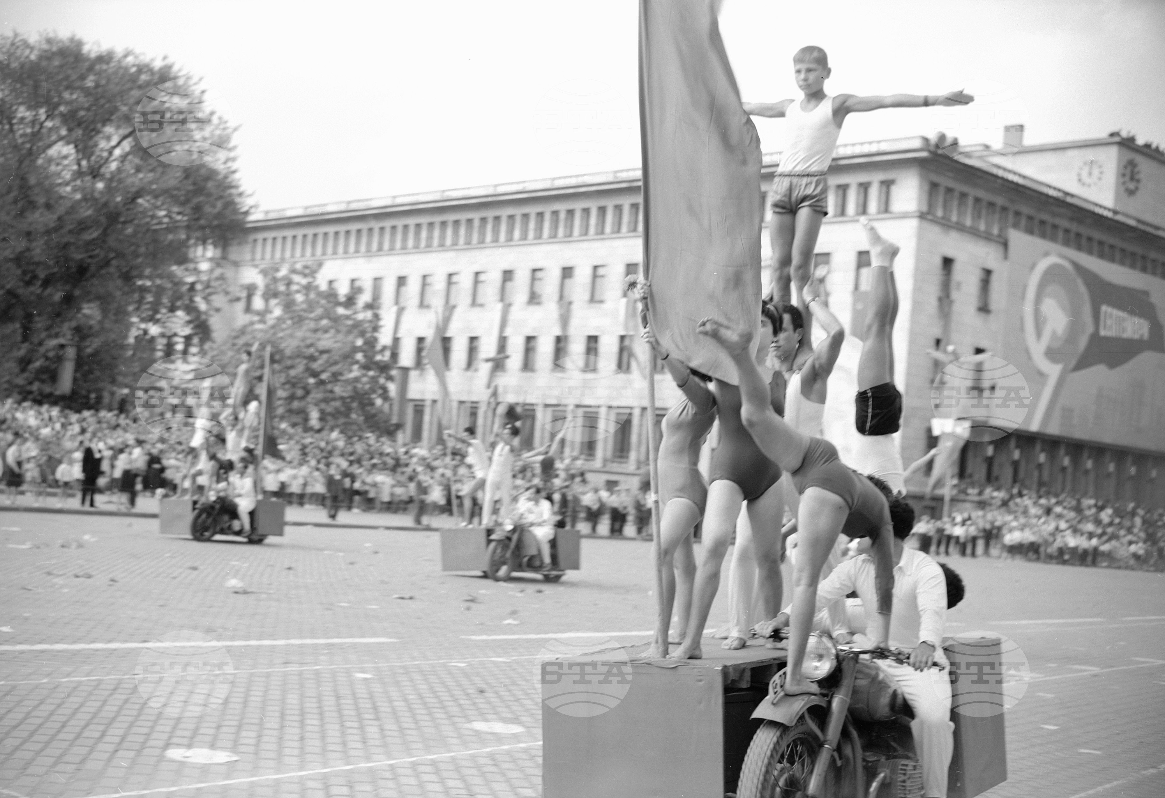 Военен парад и манифестация на трудещите се в София по случай 9-ти септември