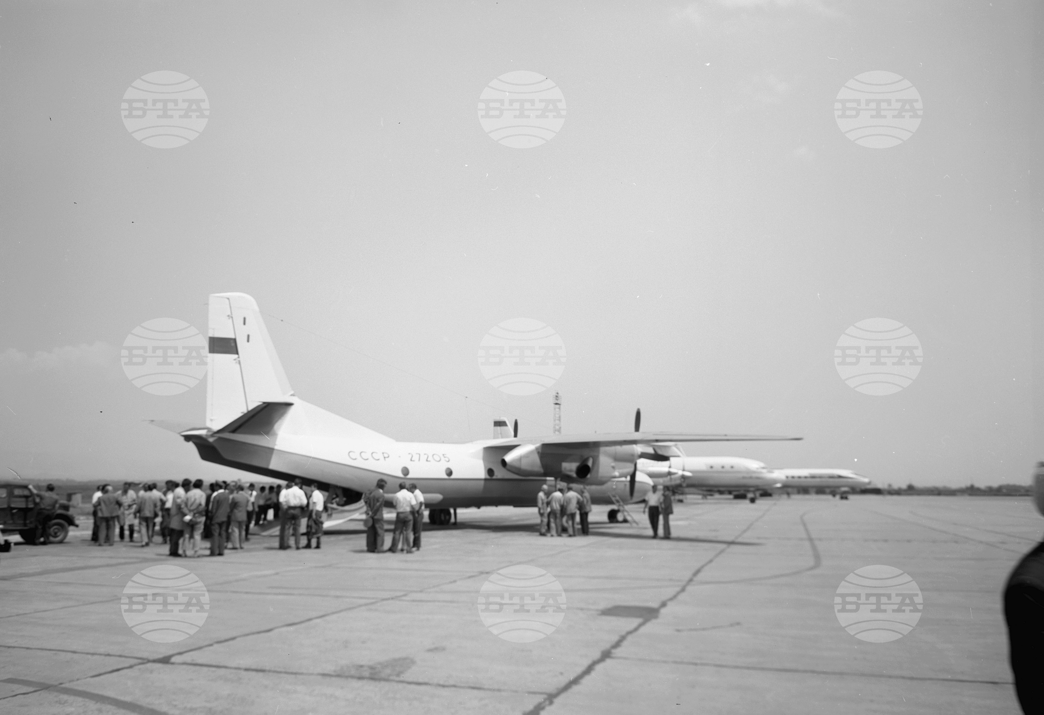 На летище София за първи път кацна транспортен самолет АН-26