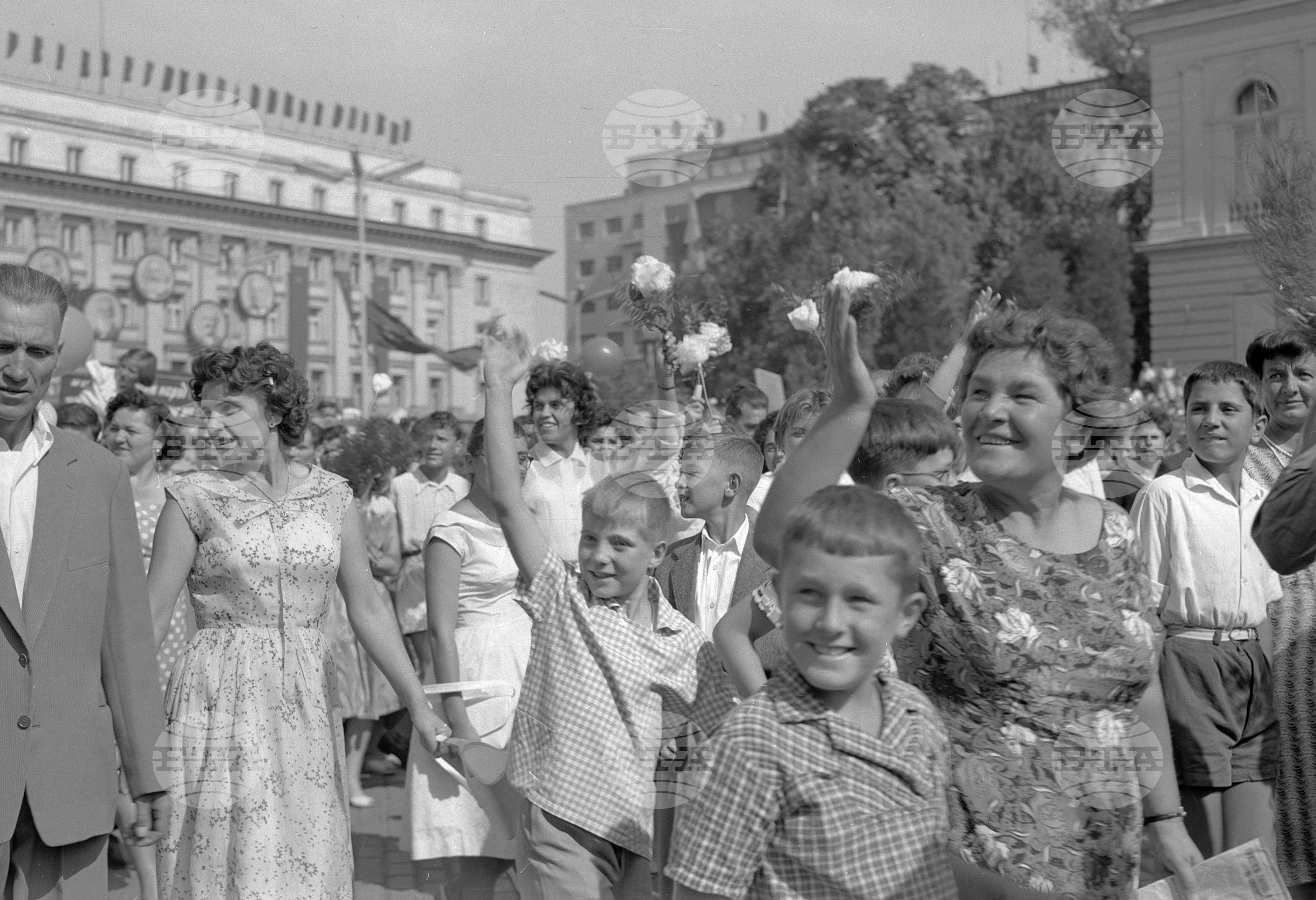 Величествена Деветосептемврийска манифестация на трудещите се в столицата