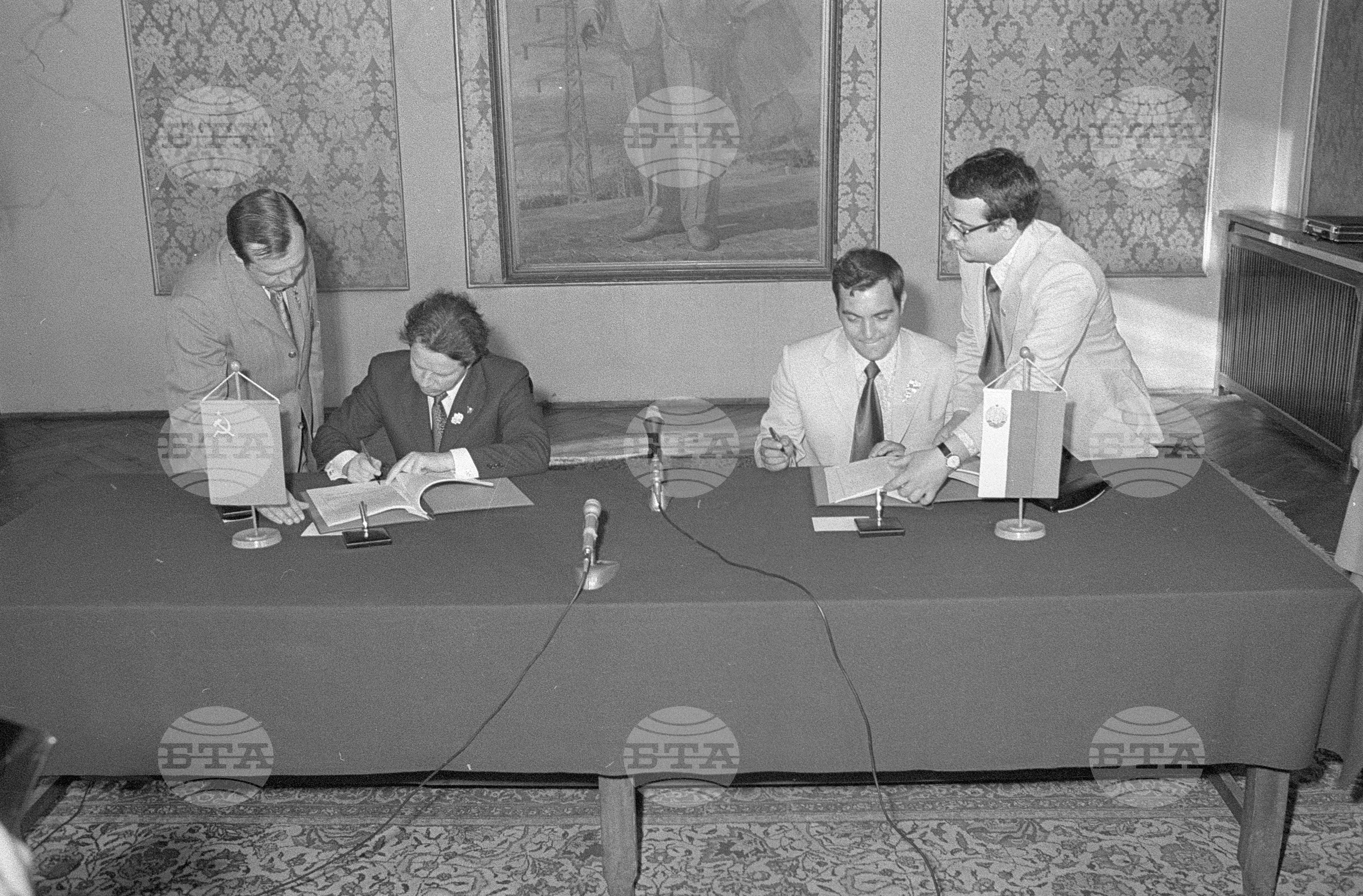 Подписване на сътрудничество между Всесъюзния ленински комунистически съюз на младежта (ВЛКМС) и Димитровския комунистически младежки съюз (ДКМС)