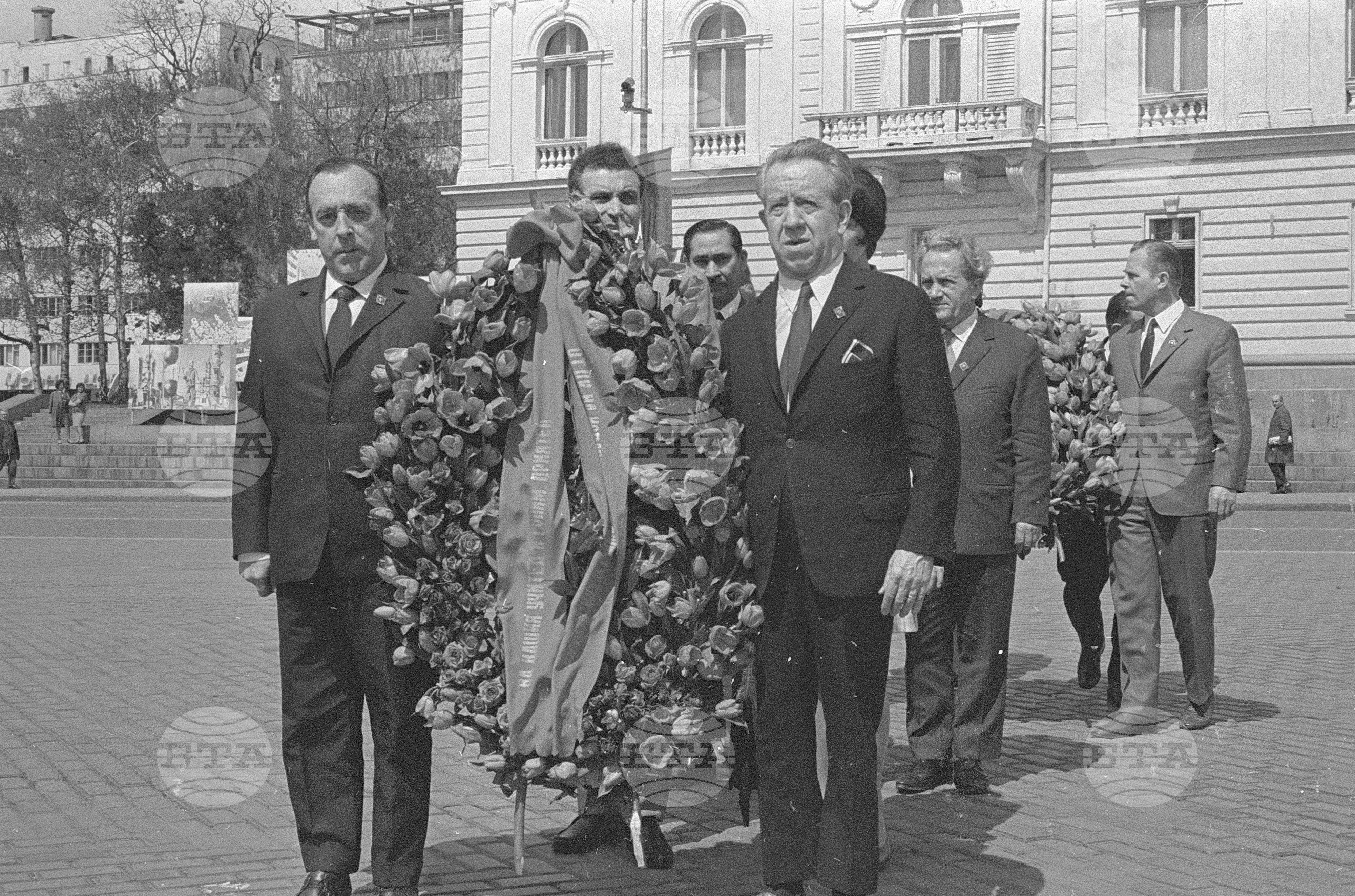 Полагане на венци