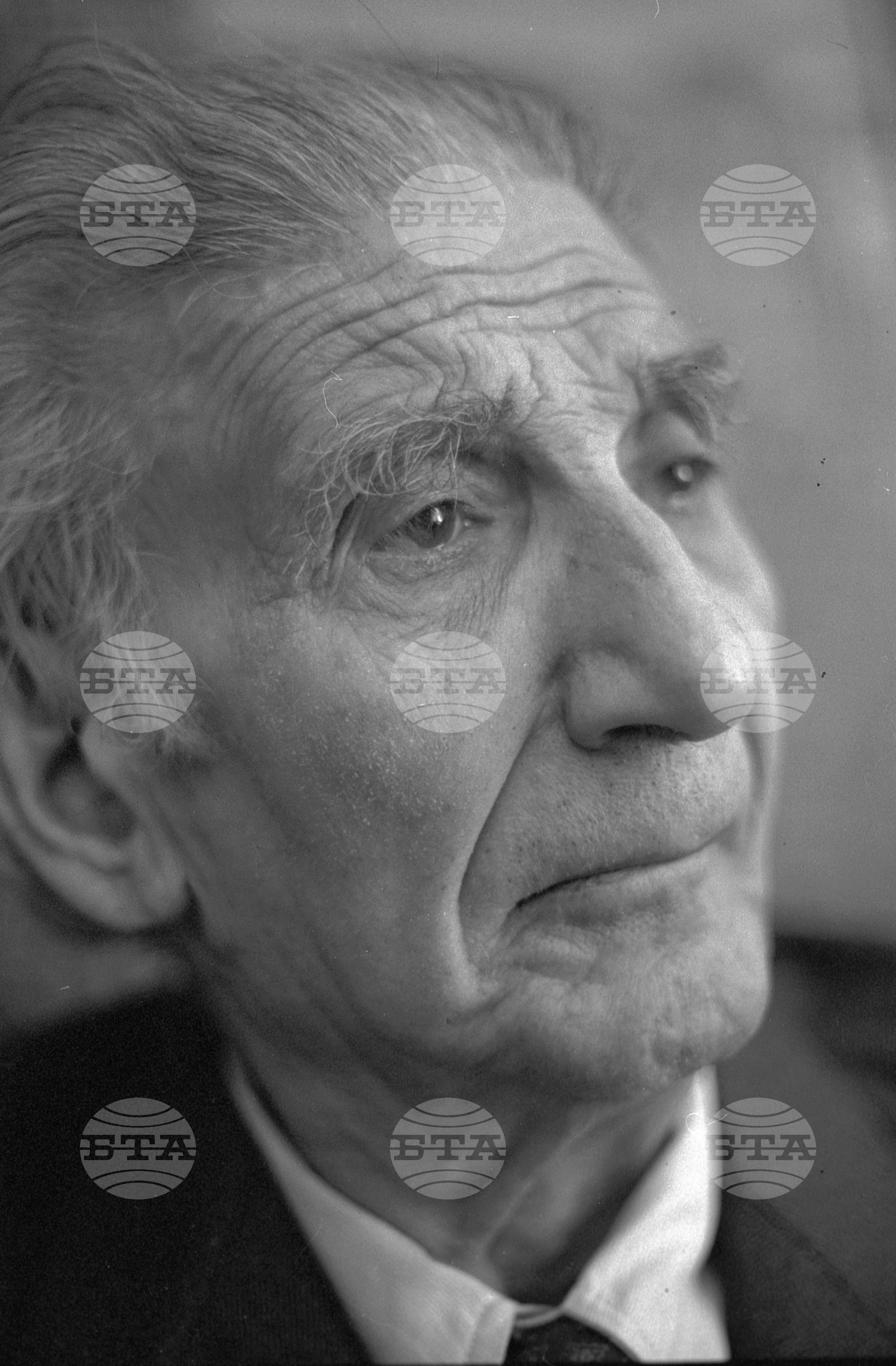 Народният художник Цанко Лавренов
