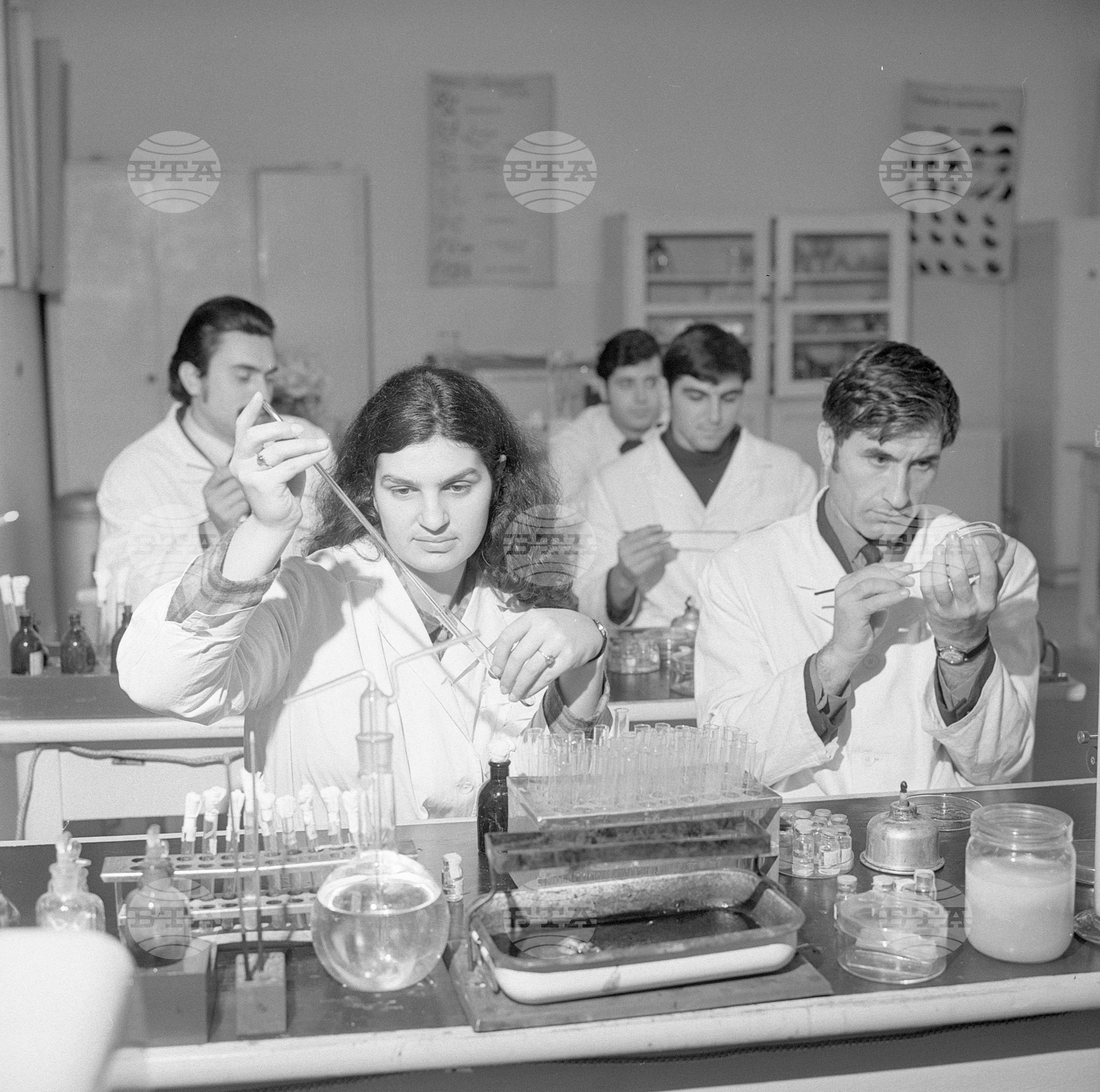 При студентите от Висшия медицински институт в град Варна - 1970 година
