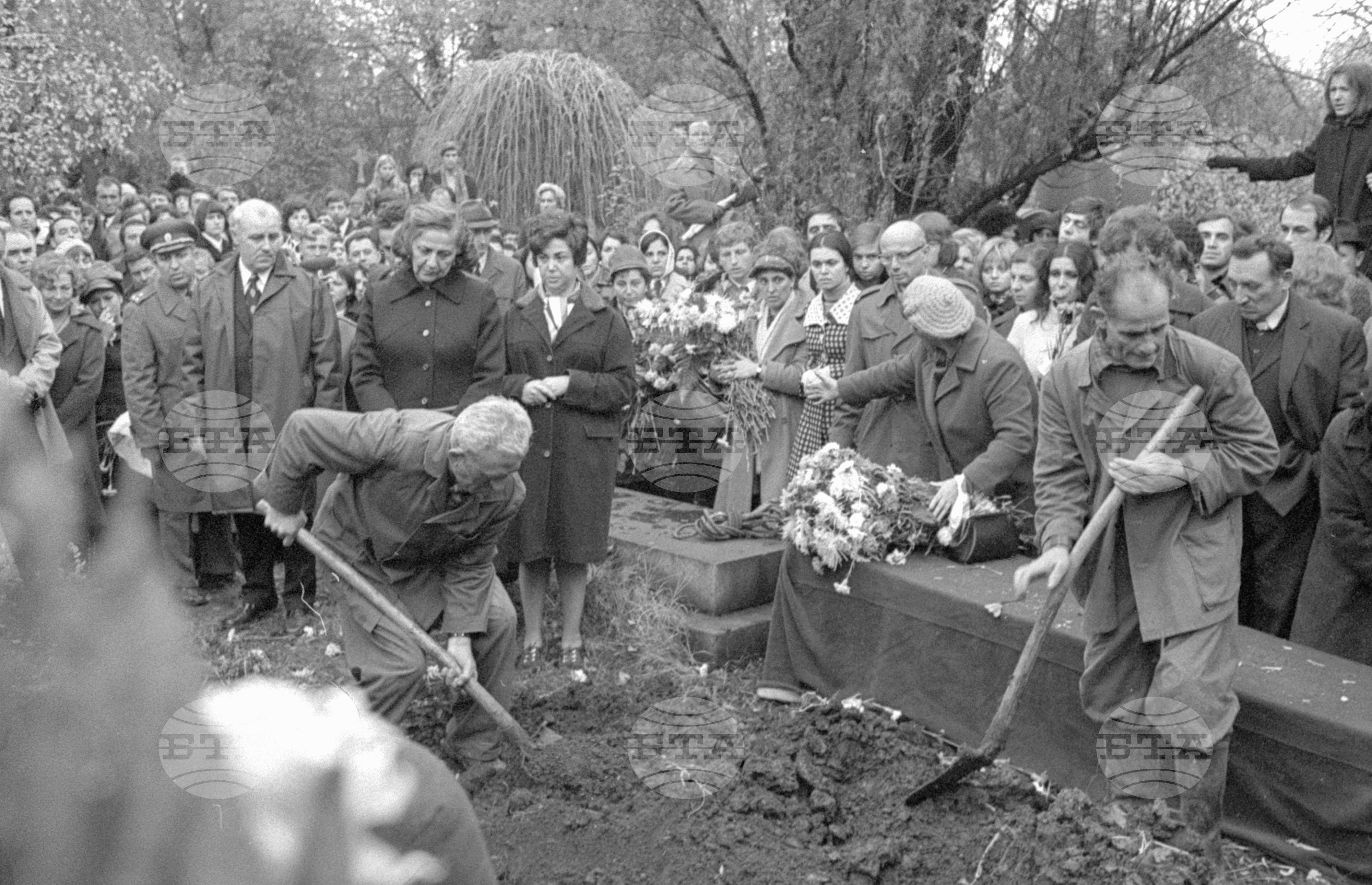 Погребението на народния артист Апостол Карамитев