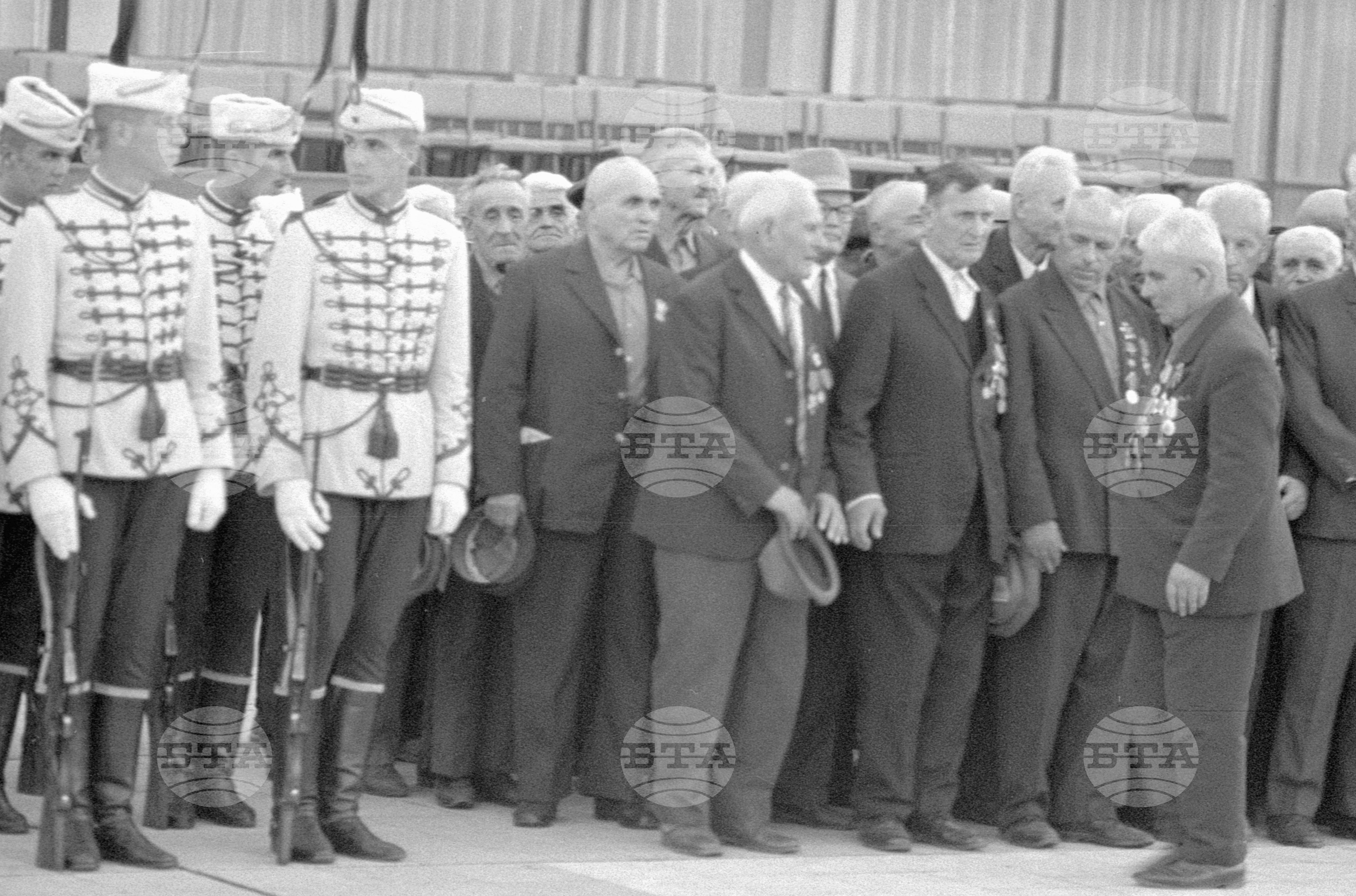 Щафета "Септемврийци" пристигна в Михайловград (днес Монтана)