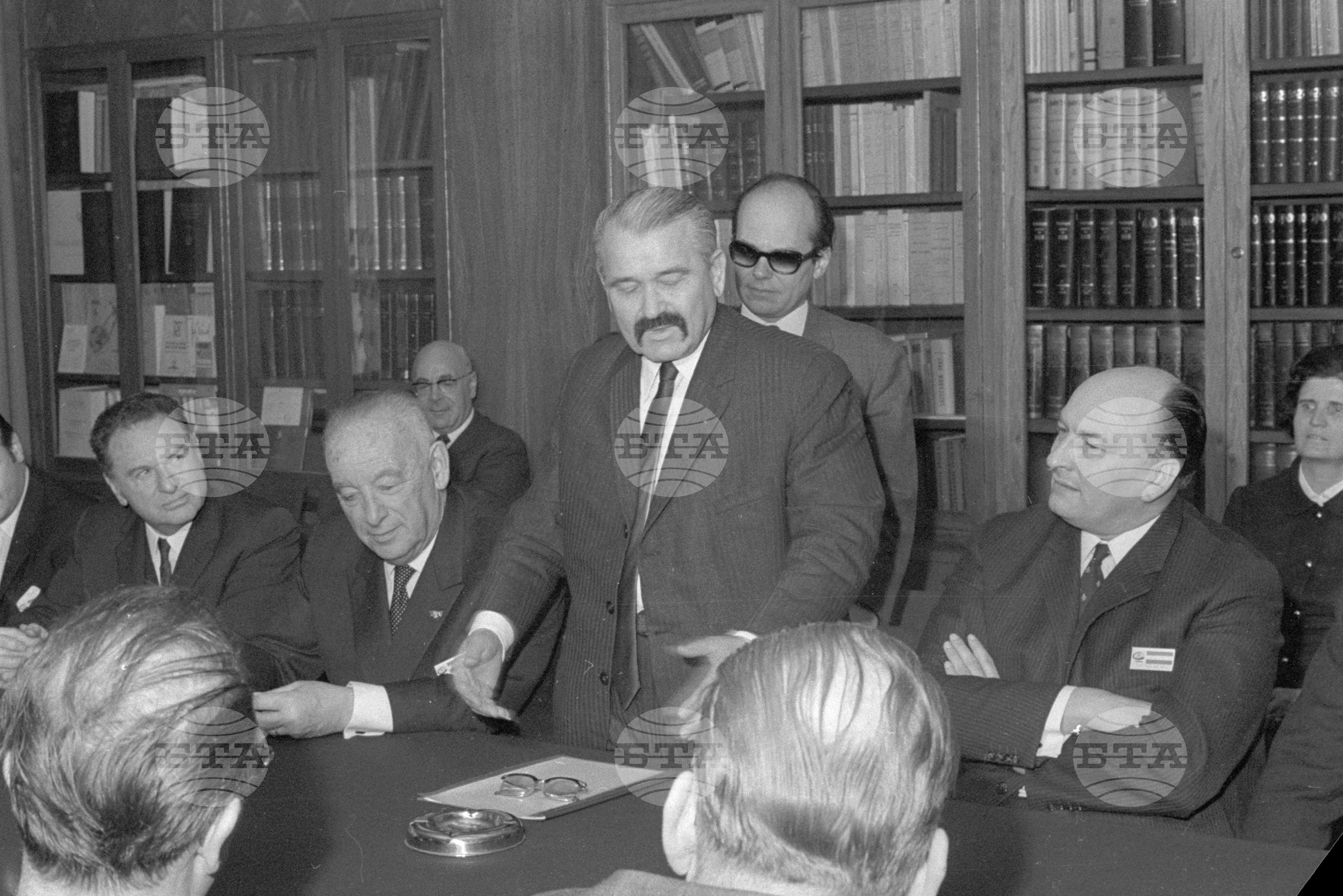 Среща на холандската делегация с наши представители в търговската палата и подписване протокол за развитие на българо-холандската търговия