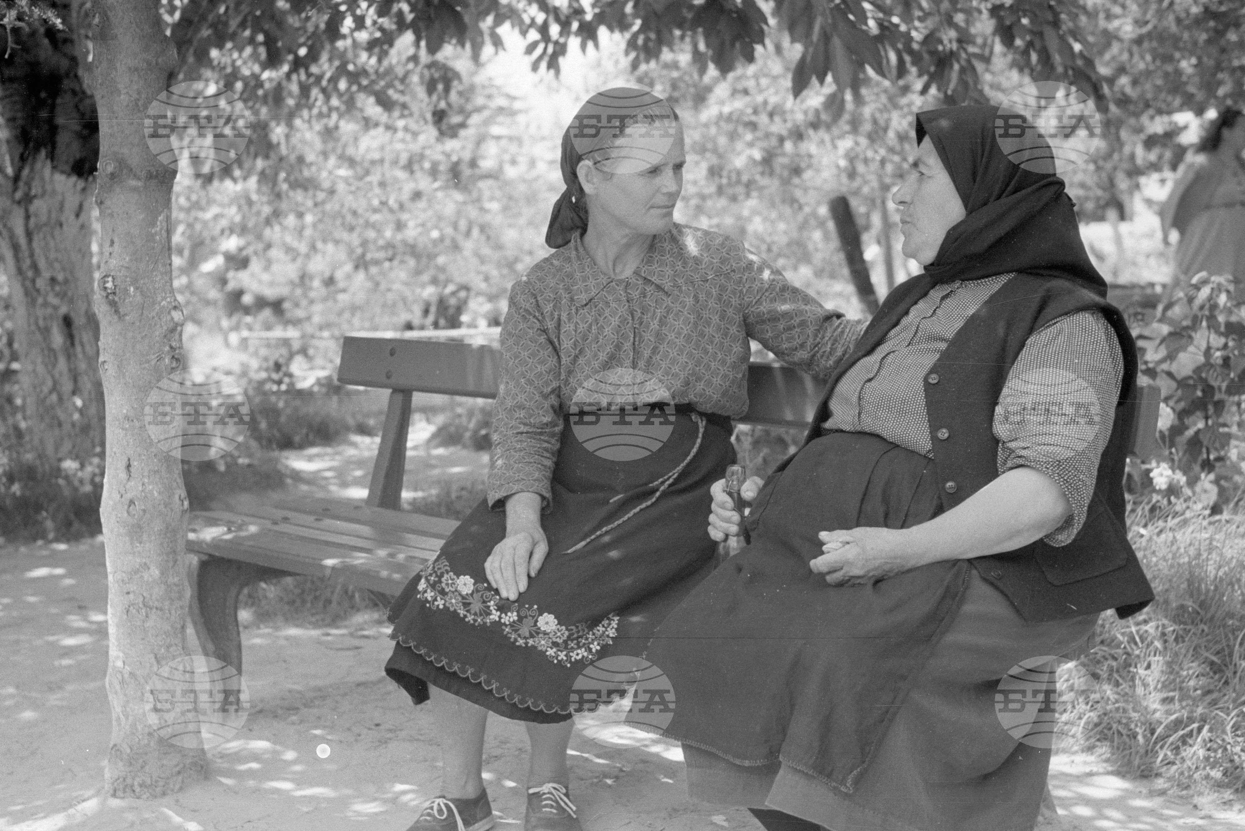 ПОЧИВНИ СТАНЦИИ НА ТРУДЕЩИ СЕ СЕЛЯНИ КРАЙ ГР. СТАЛИН