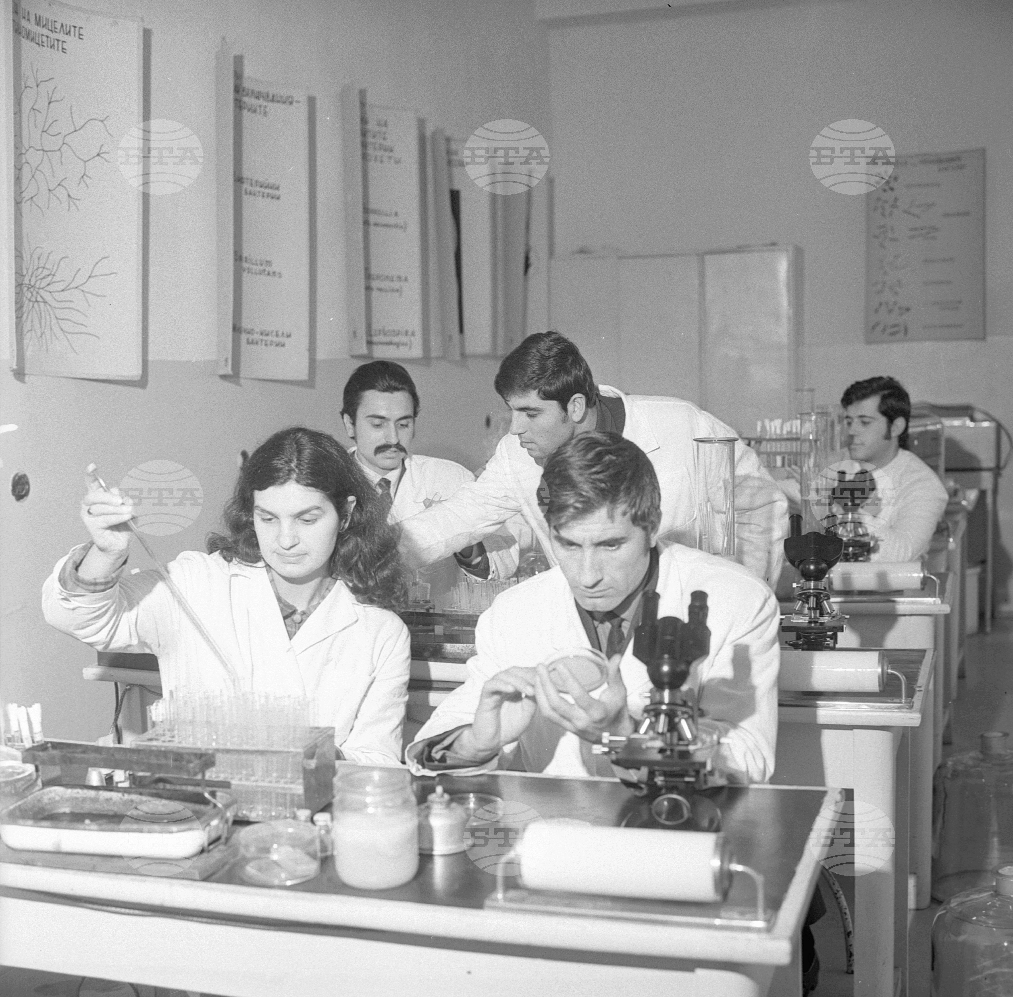 При студентите от Висшия медицински институт в град Варна - 1970 година