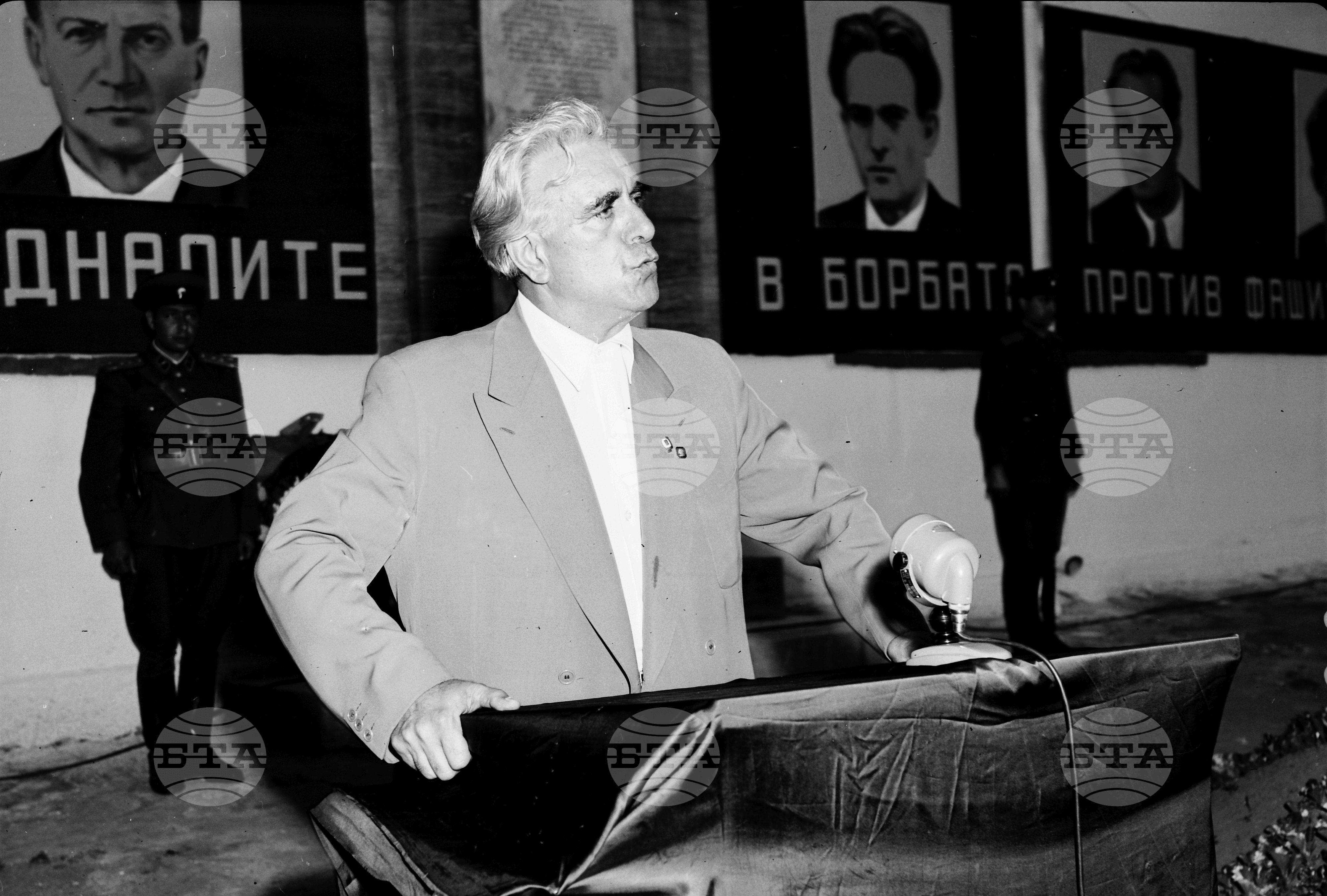 София в снимки. 2-ри юни - Ден на Ботев и на загиналите в борбата против турското робство, капитализма и фашизма, и в Отечествената война