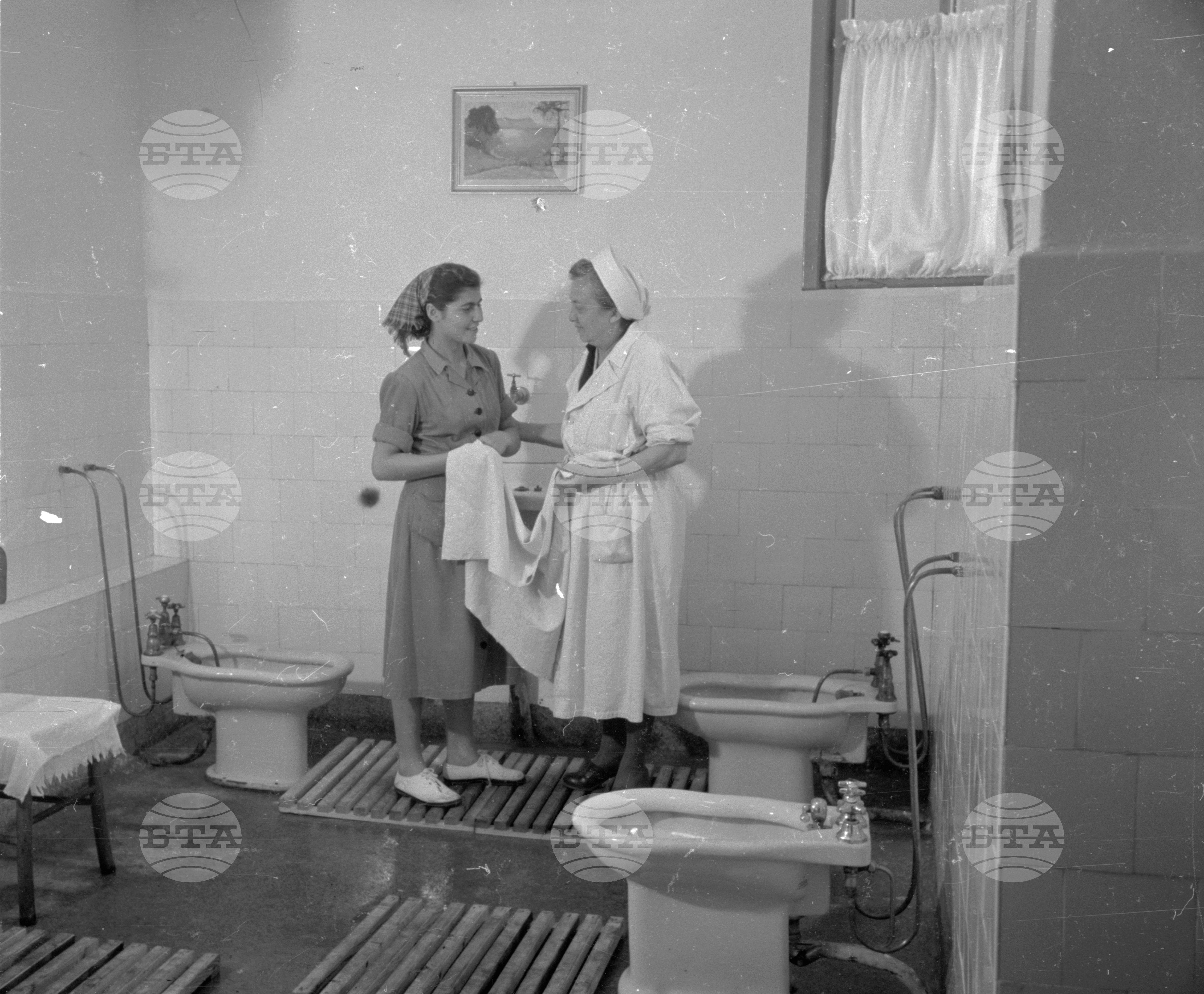 Из живота на работниците във ф-ка „1-ви май“ в Сталин (дн. Варна) - 1953 година