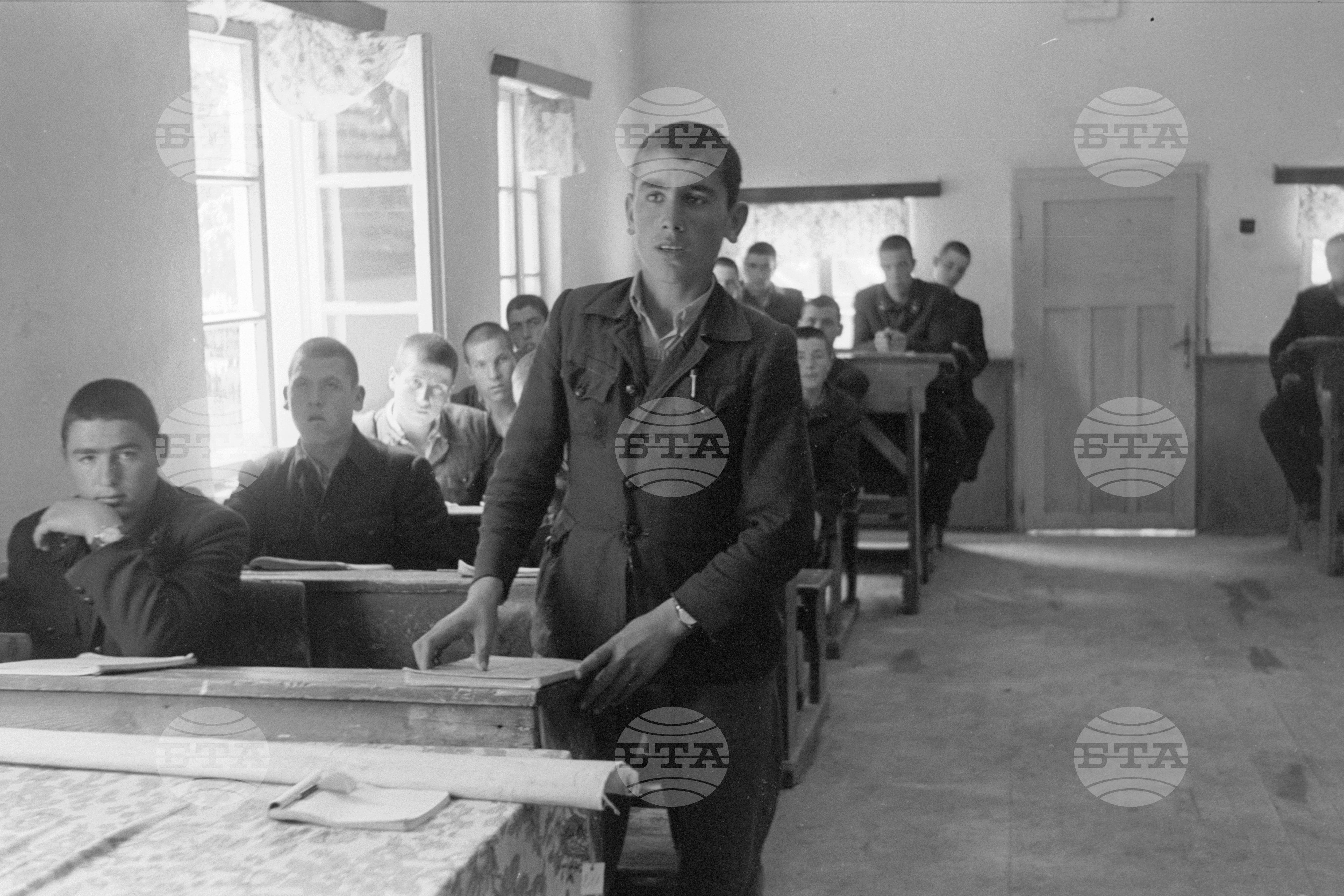 Военният лагер стана училище. При младите механизатори от МТУ (Машинно-тракторно училище) в село Ягода, Старозагорски окръг