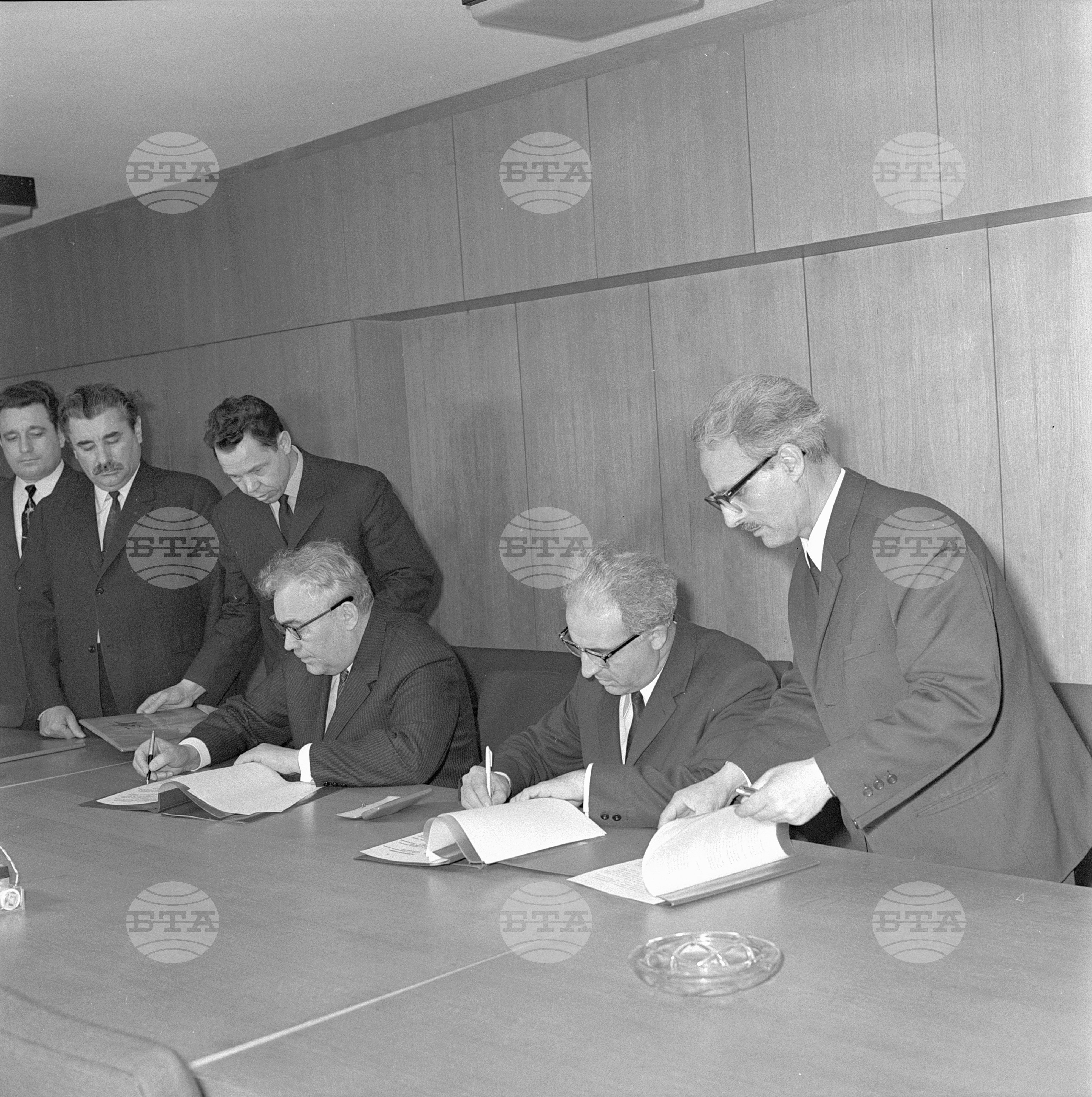 Подписване протокол между НРБ (Народна Република България) и СССР(Съюз на съветските социалистически републики) за научно-техническо сътрудничество в областта на горското стопанство