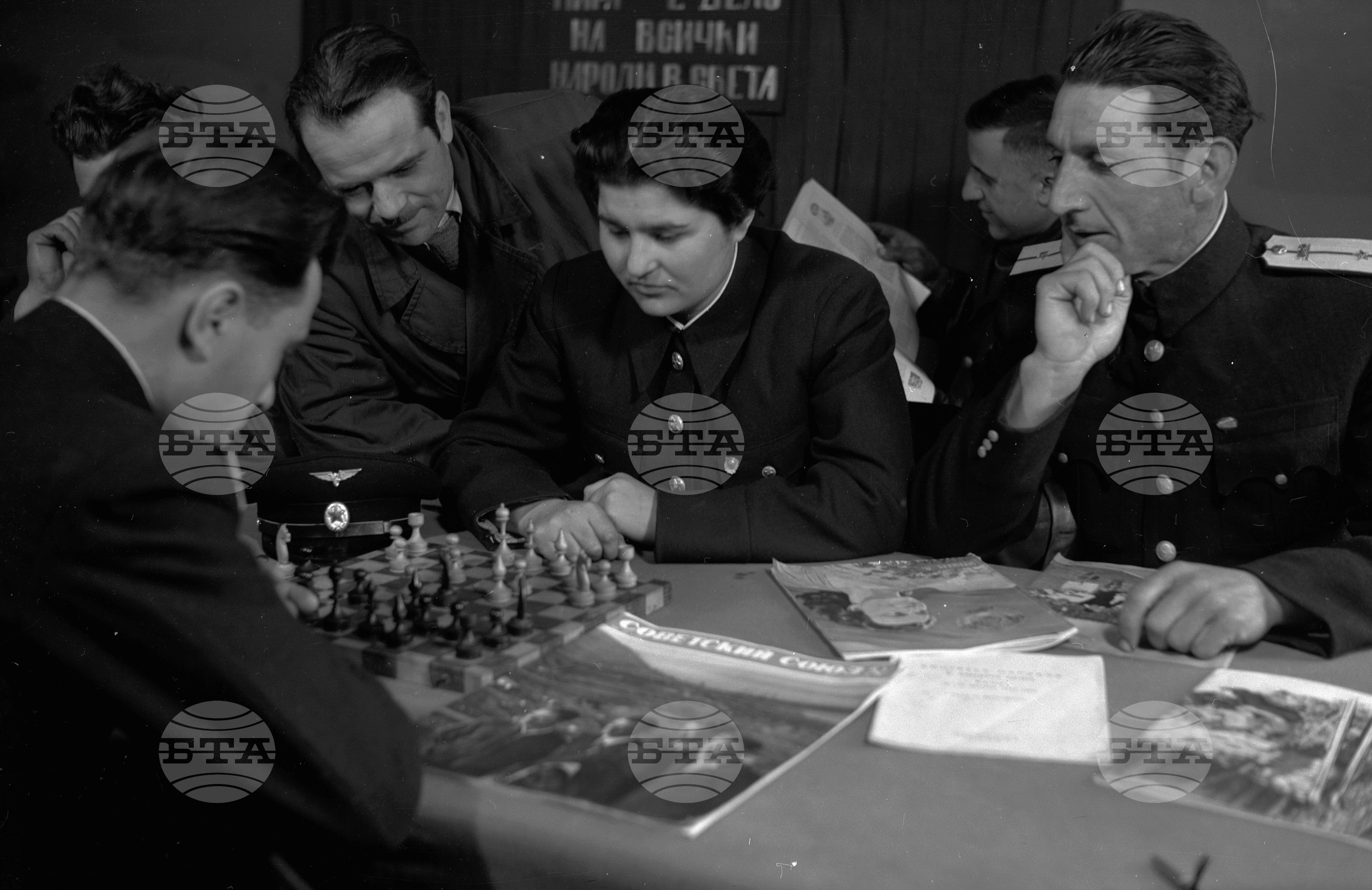 Първата жена локомотивен машинист у нас - 1953 година