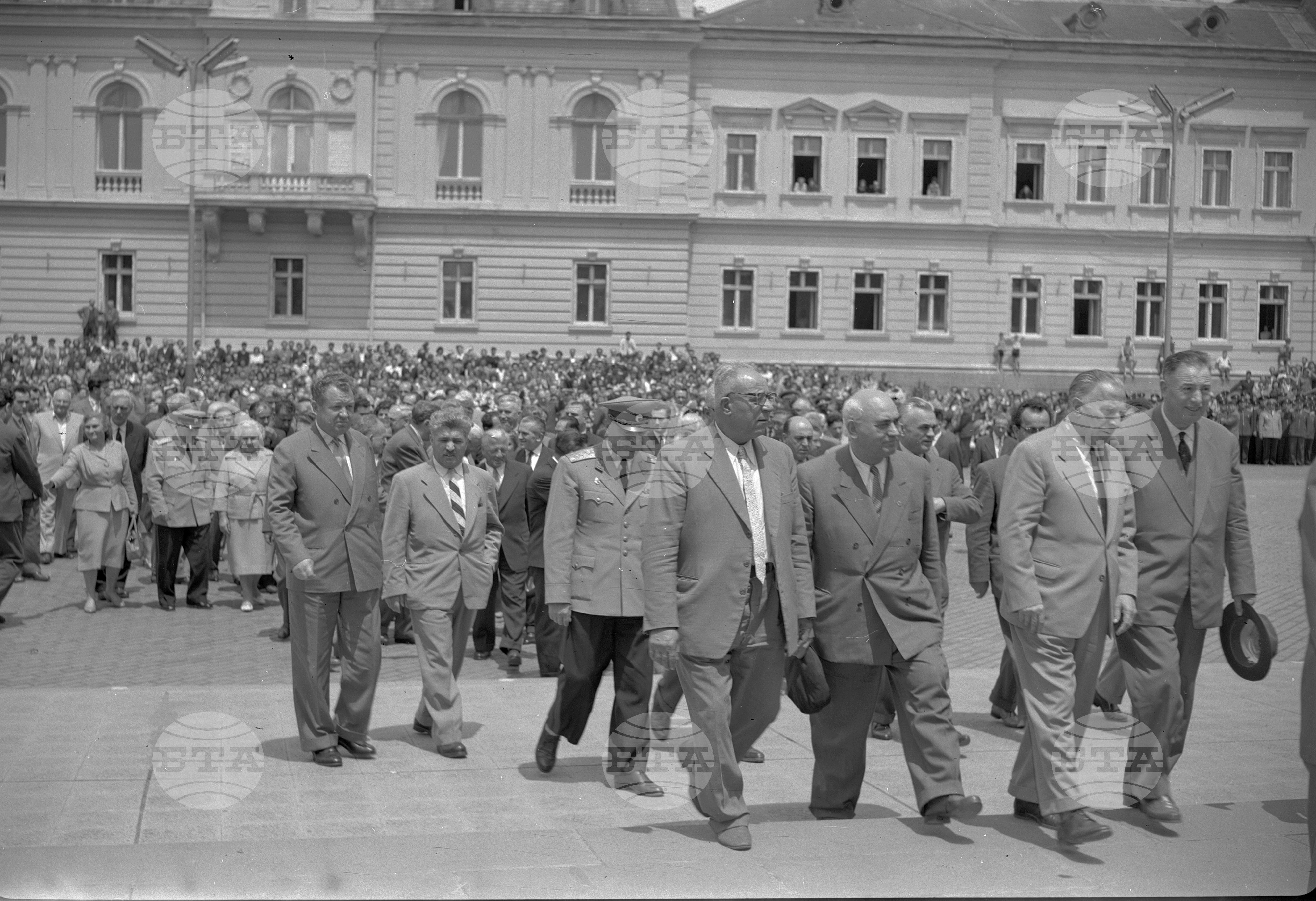 Полагане венци пред Мавзолея на Георги Димитров от членове на Министерския съвет