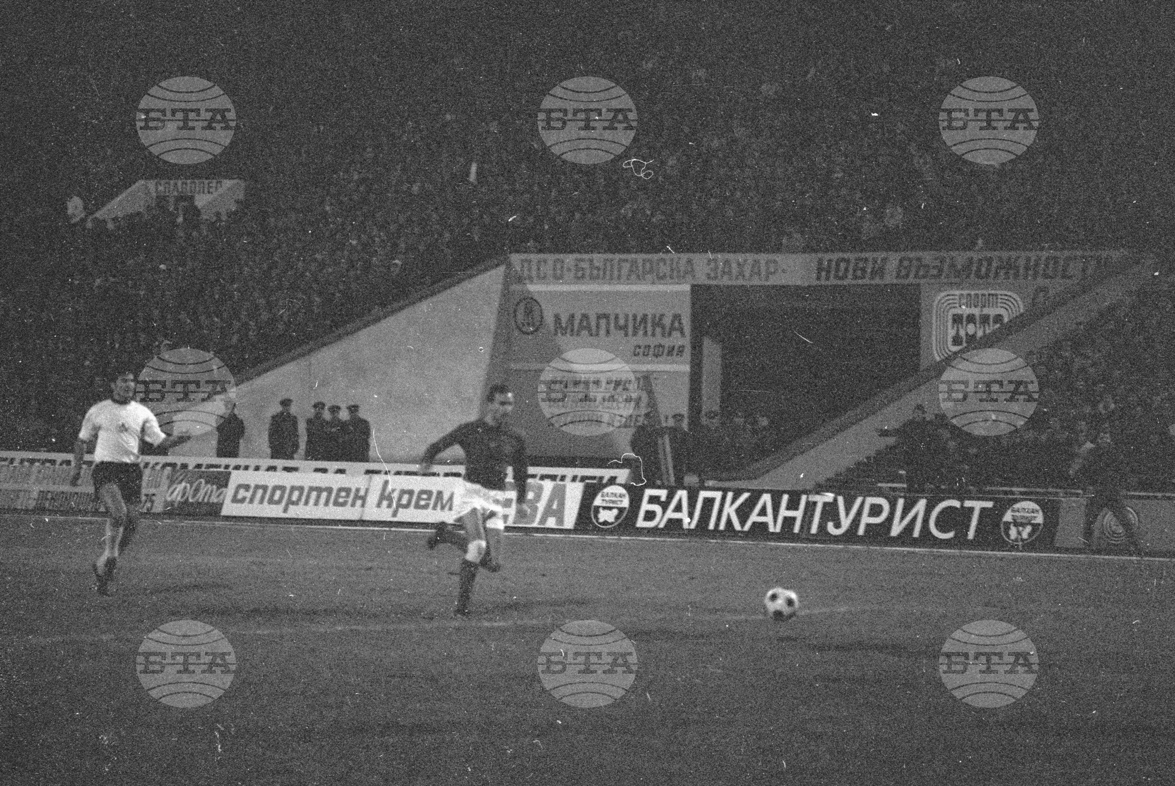 Футболен мач между отборите на ЖСК "Славия" и ЦСК "Червено знаме"
