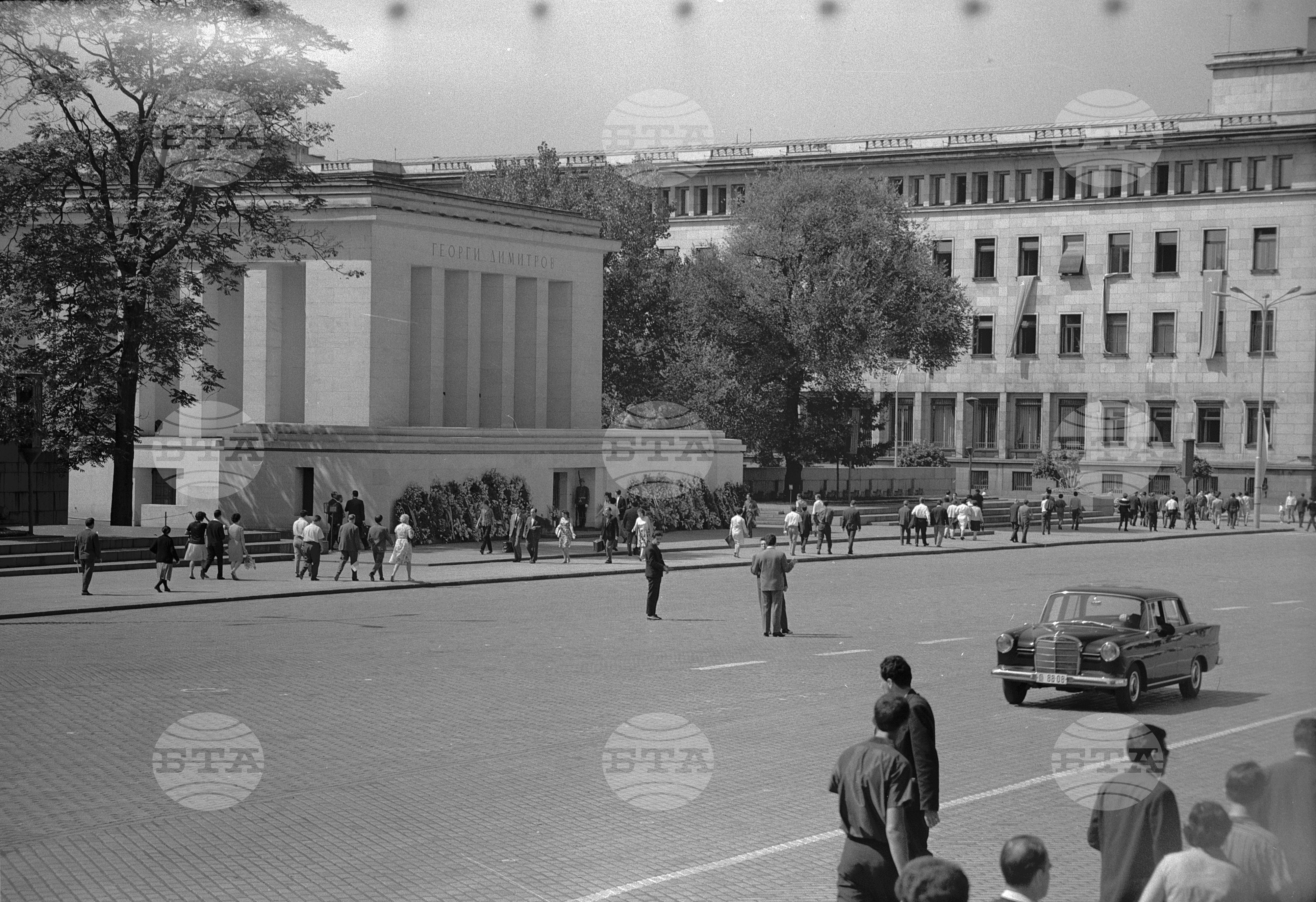 Посрещане на чехословашката партийно-правителствена делегация на площад "Девети септември" в София