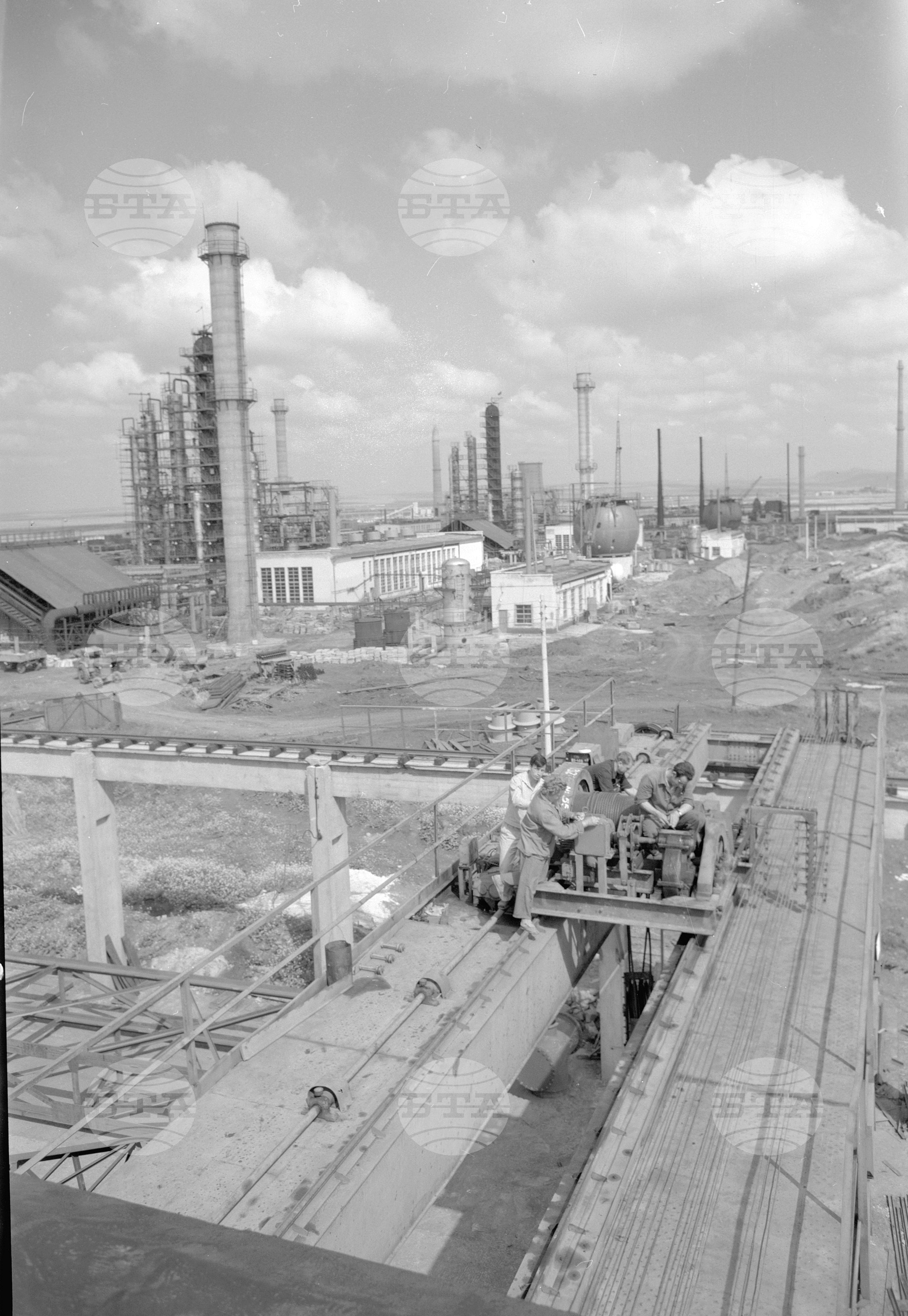 Нефтопреработвателен завод край Бургас - част 2