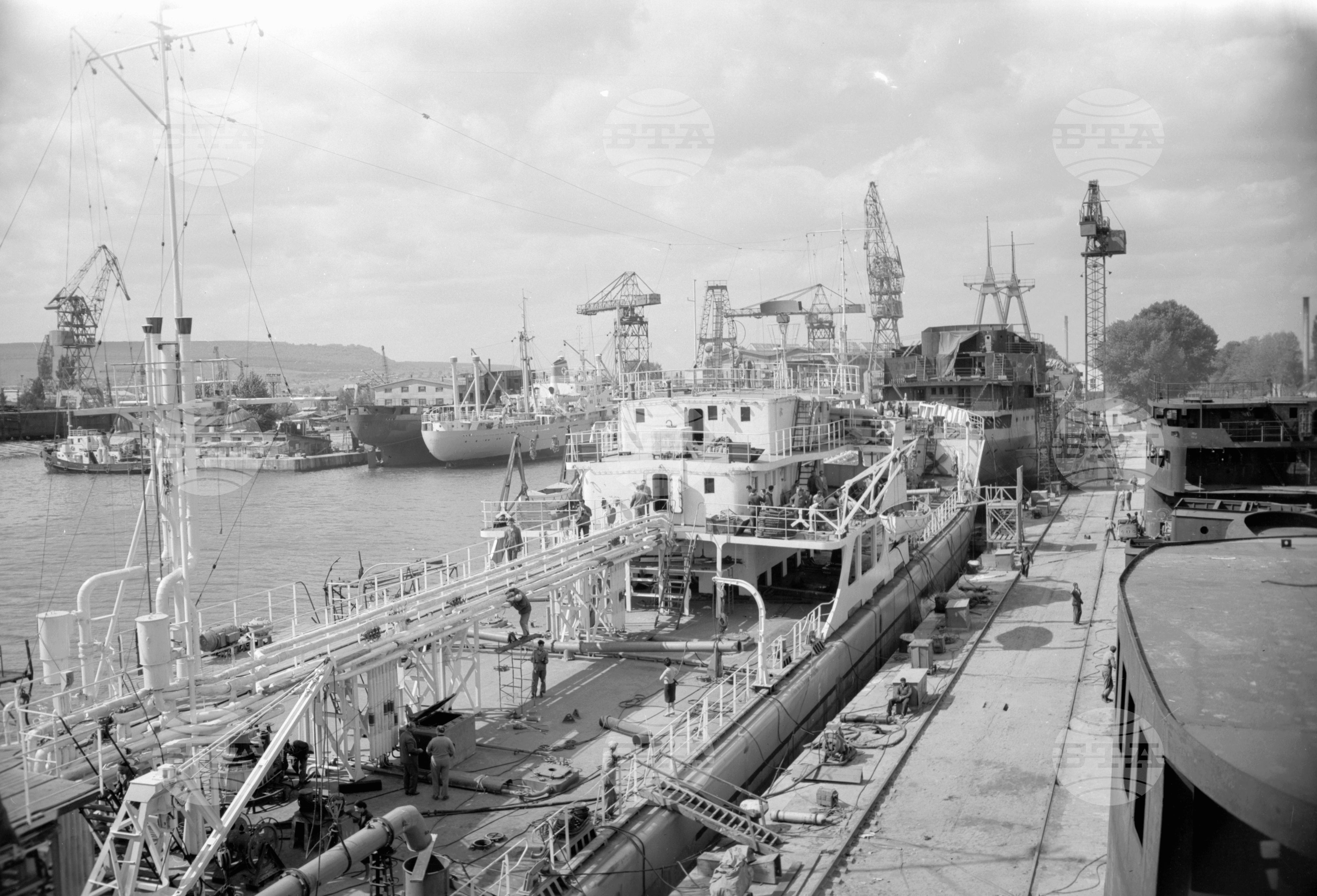 Корабостроителен и кораборемонтен завод във Варна 1962 година