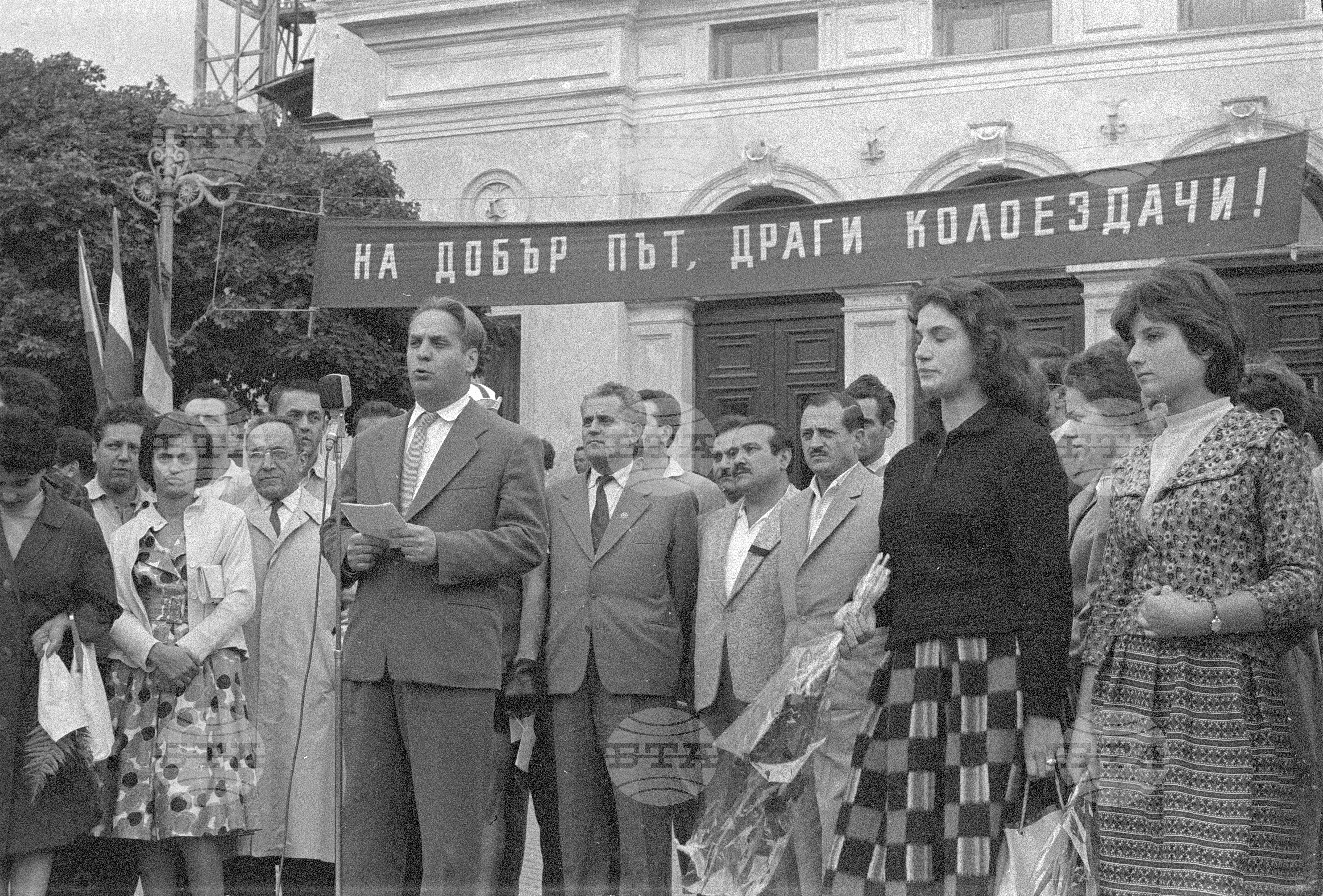 XII Колоездачна обиколка на България под шефството на вестник "Труд"